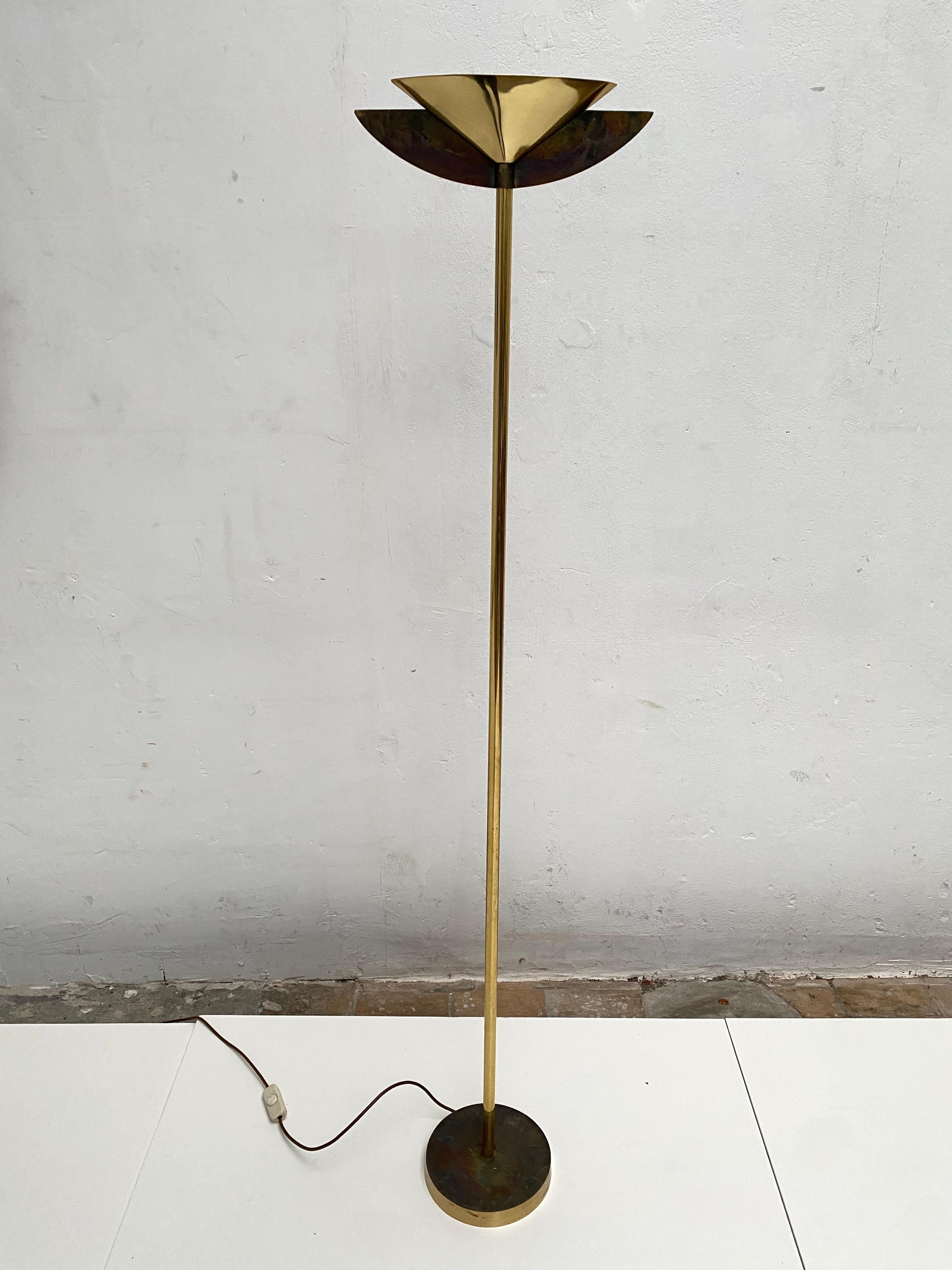 Italienische Stehlampe aus Messing und Eisen Antonella Caprio Saviato (zugeschrieben) 1970er Jahre im Angebot 5