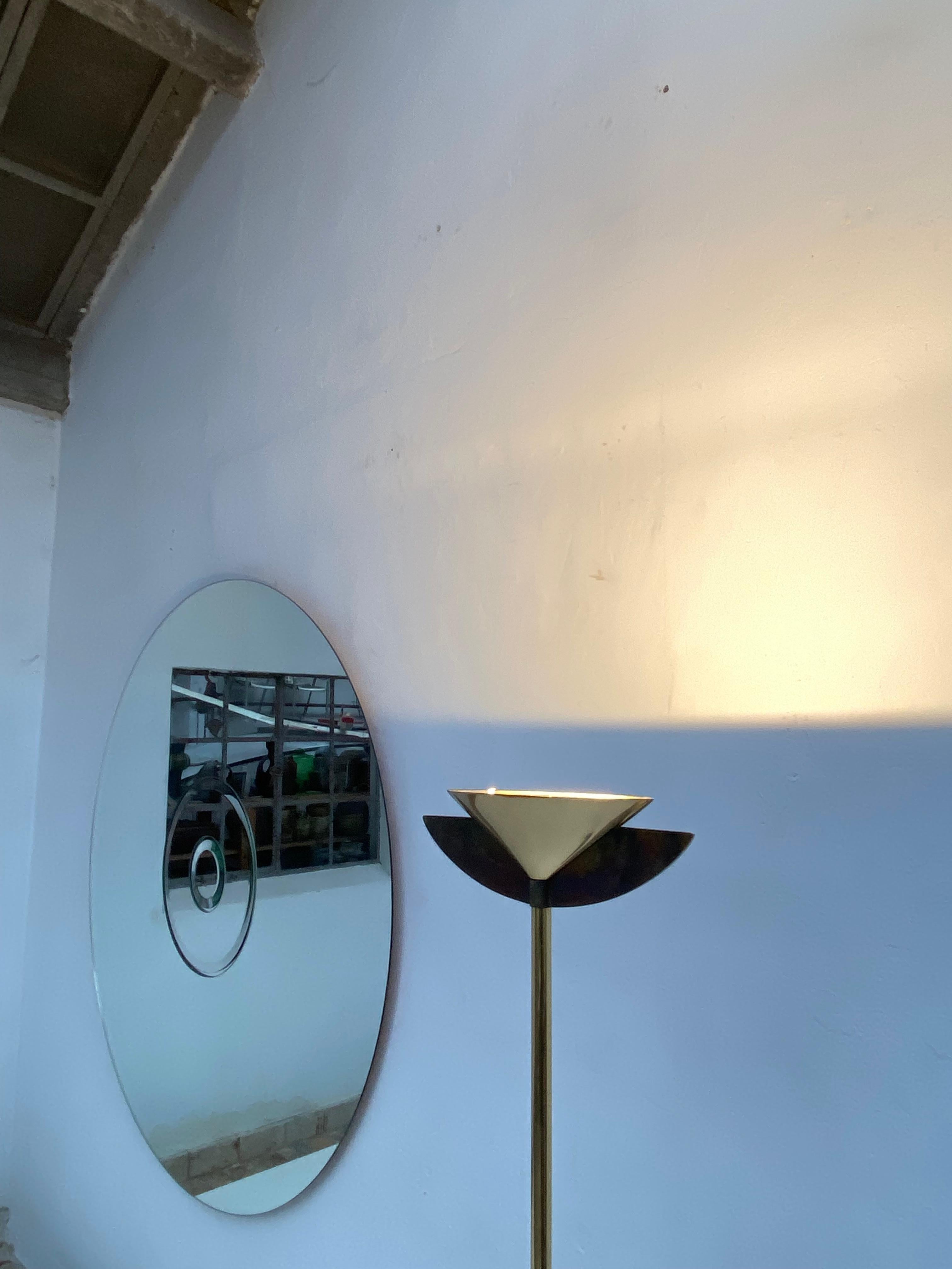 Italienische Stehlampe aus Messing und Eisen Antonella Caprio Saviato (zugeschrieben) 1970er Jahre (Ende des 20. Jahrhunderts) im Angebot