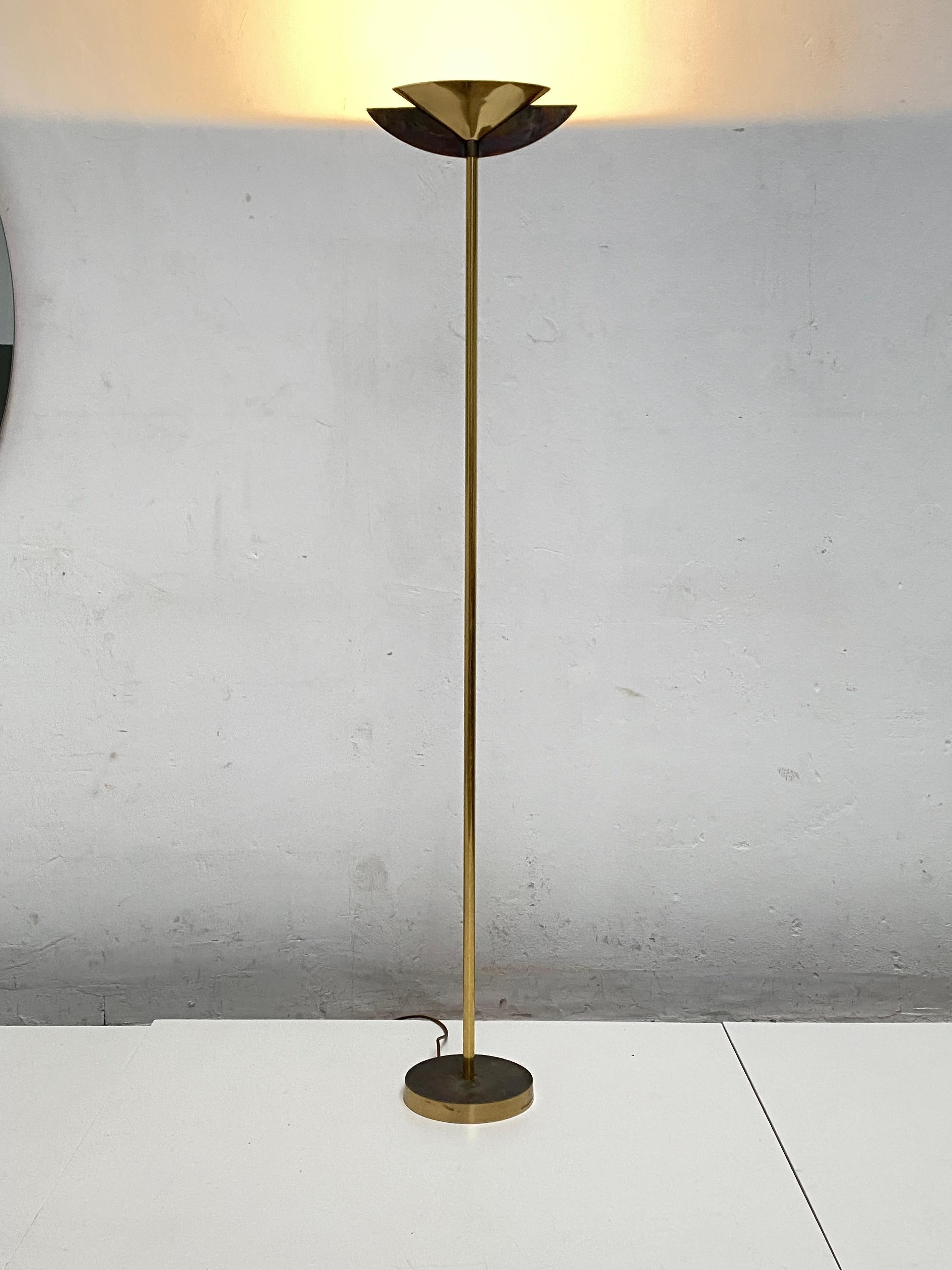 Italienische Stehlampe aus Messing und Eisen Antonella Caprio Saviato (zugeschrieben) 1970er Jahre im Angebot 3