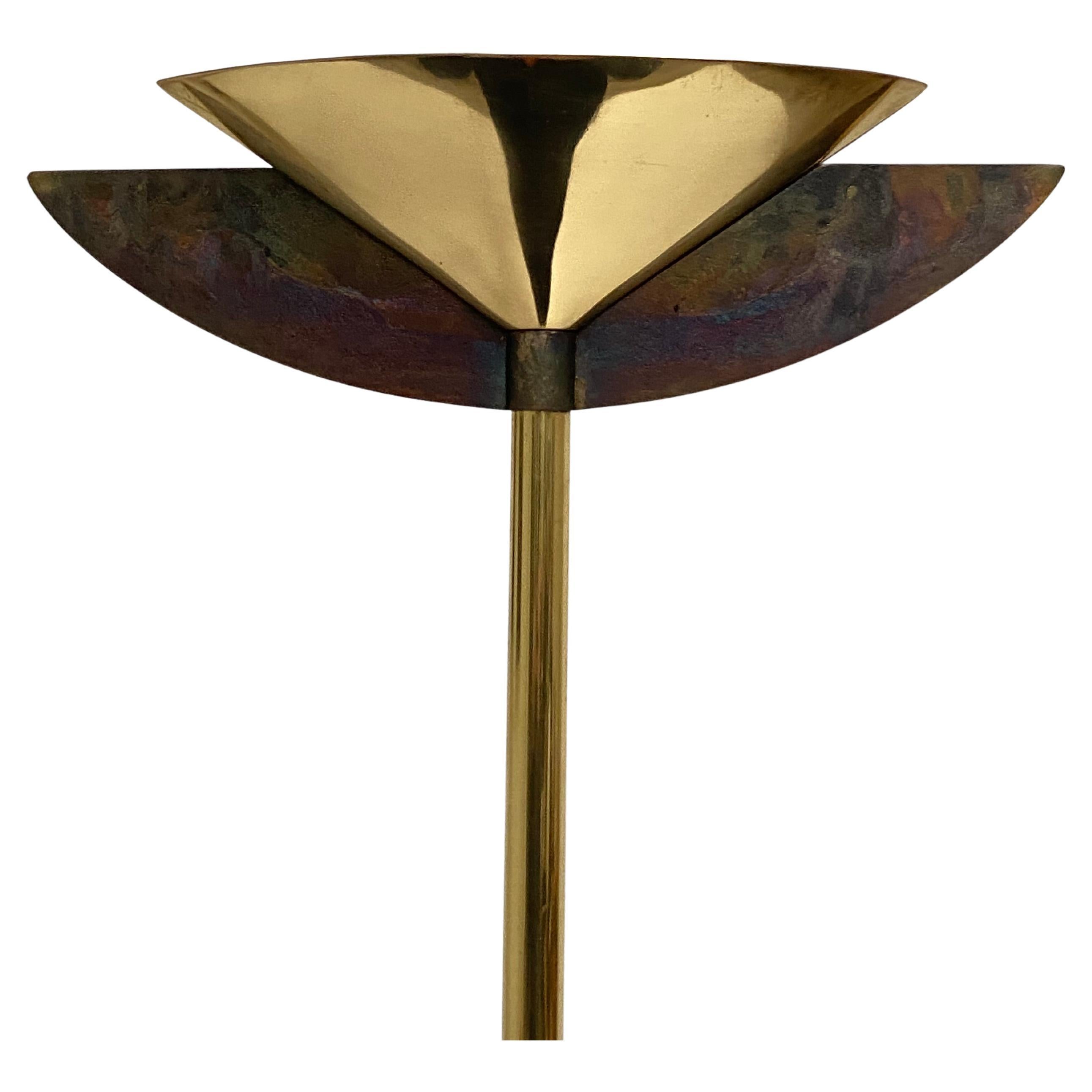 Italienische Stehlampe aus Messing und Eisen Antonella Caprio Saviato (zugeschrieben) 1970er Jahre im Angebot