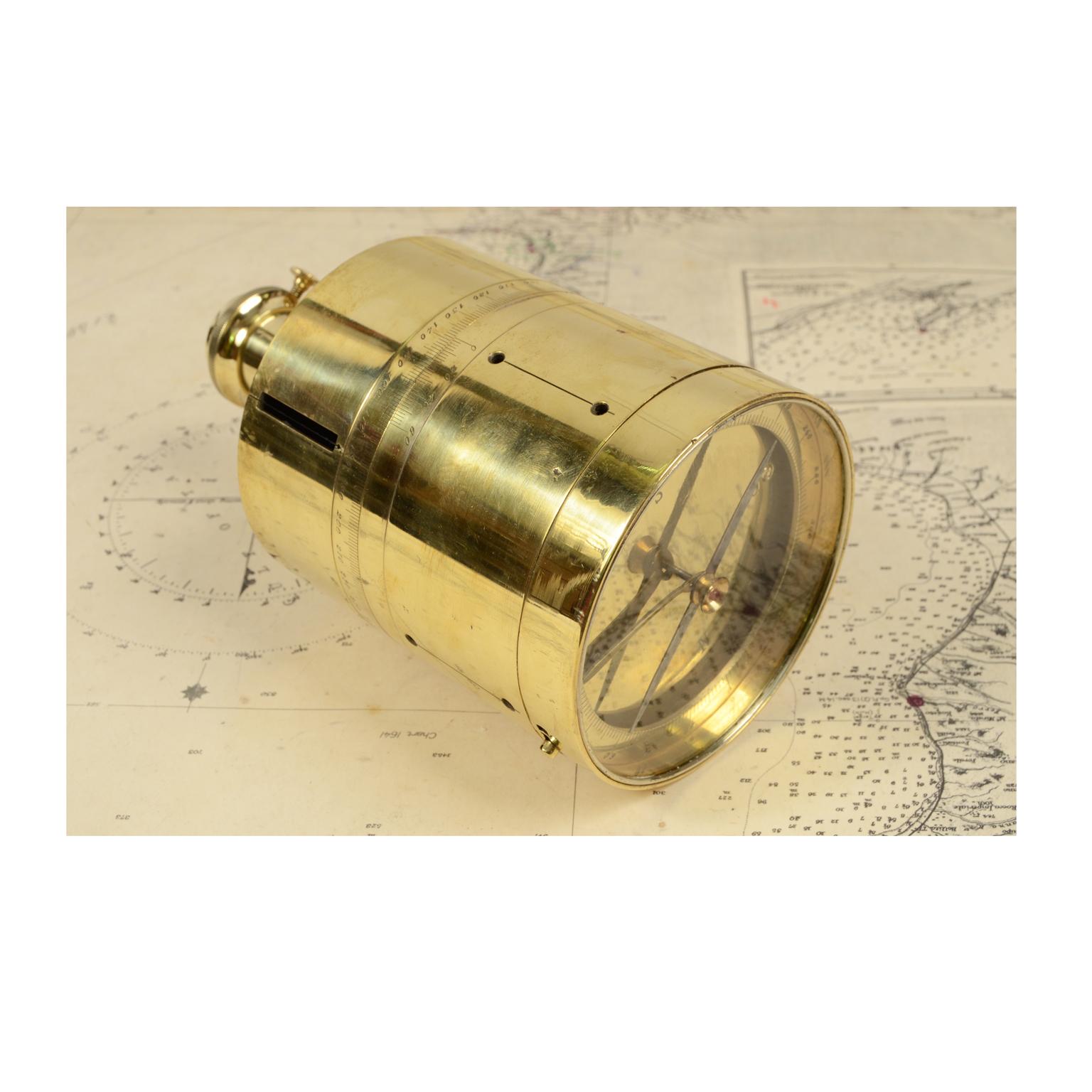 Land-surveyor squaring, measuring instrument made of brass, Italian manufacture, from the second half of the 19th century, complete with original walnut box. It is a topographic instrument consisting of a cylindrical brass box, on which eight sights