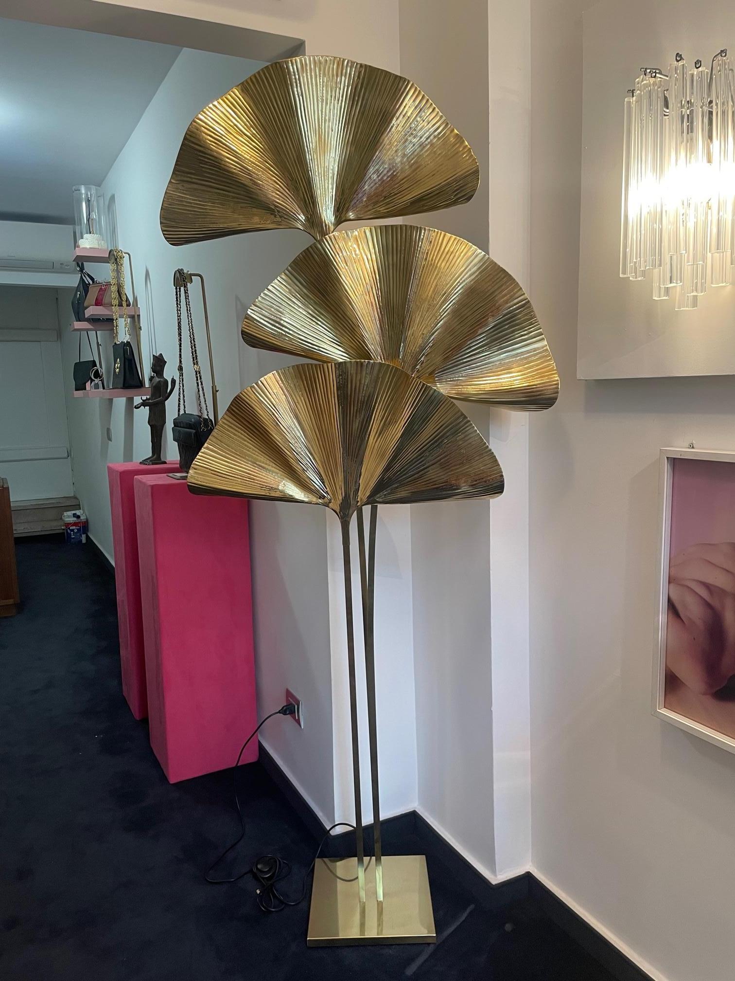Italian Brass Leaf-Shaped Floor Lamp In Excellent Condition In Milano, IT