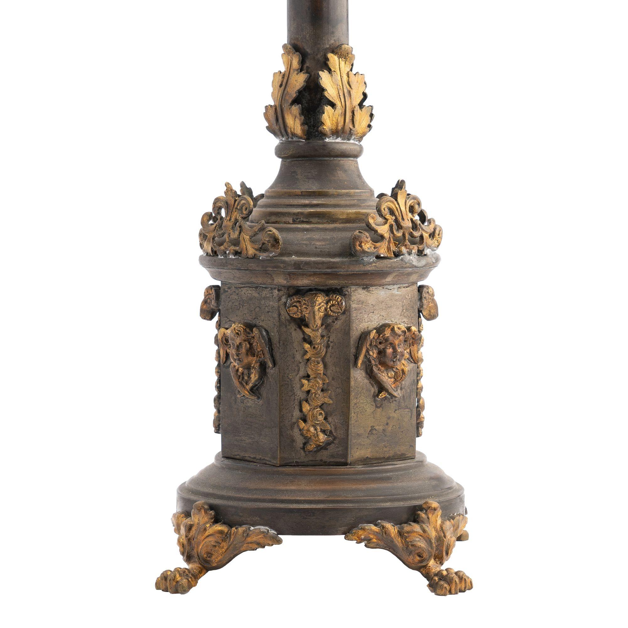 Italienische Messing-Öllampe mit kontrastierenden vergoldeten Verzierungen '1800 (19. Jahrhundert) im Angebot