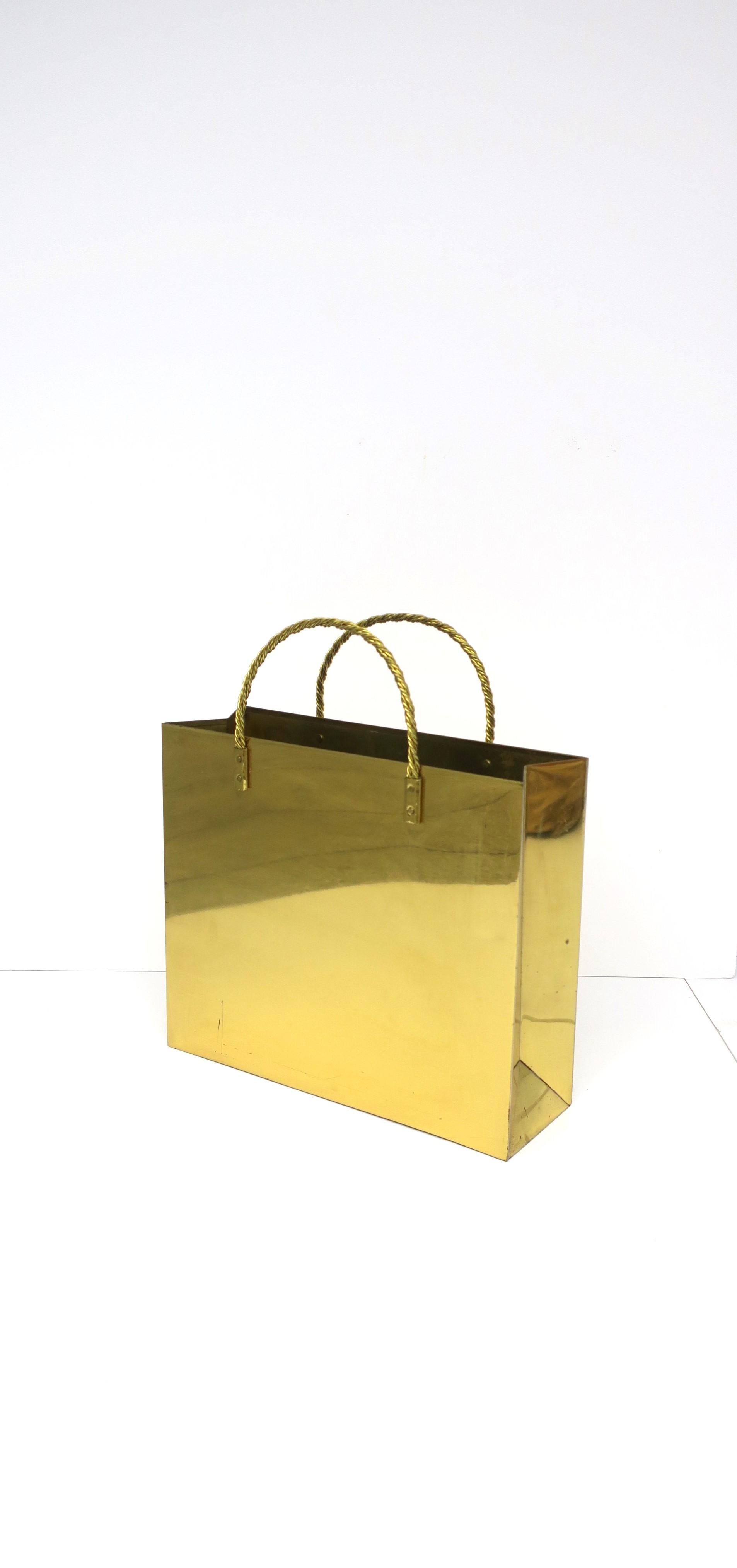 An Italian solid brass 'tote bag' magazine holder (or wastebasket), in the style of modern, in the style of Willy Rizzo, circa late-20th century, 1970s, Italy. This iconic 'tote bag' piece is solid lacquered brass (no polishing required), with brass