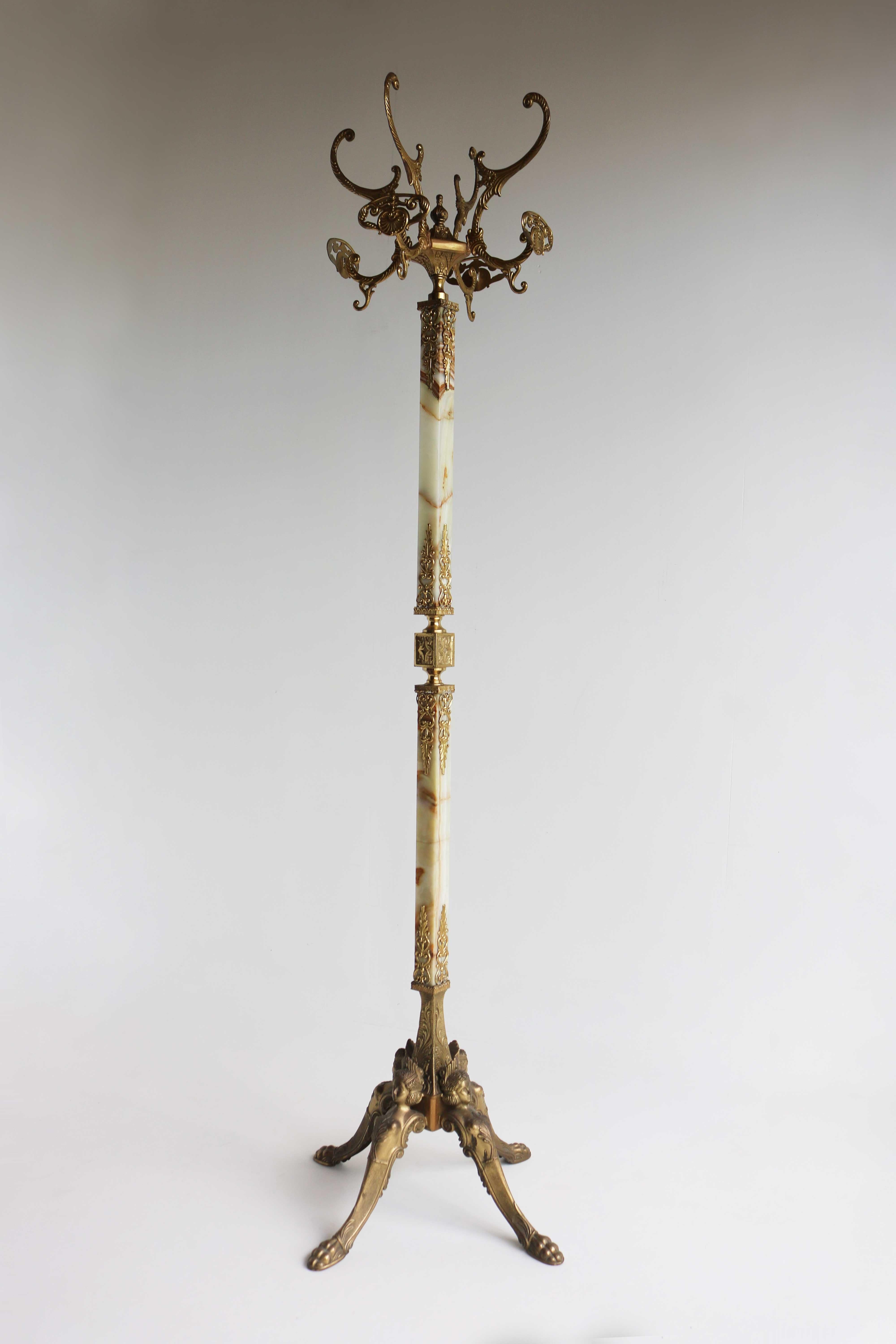 Beautiful midcentury free standing ornate onyx and brass coat stand vintage racks Italian stands hat rack antique style hall tree 1950s

This elegant antique style brass and marble hall tree was crafted in Italy, circa 1950.
Is crafted from onyx