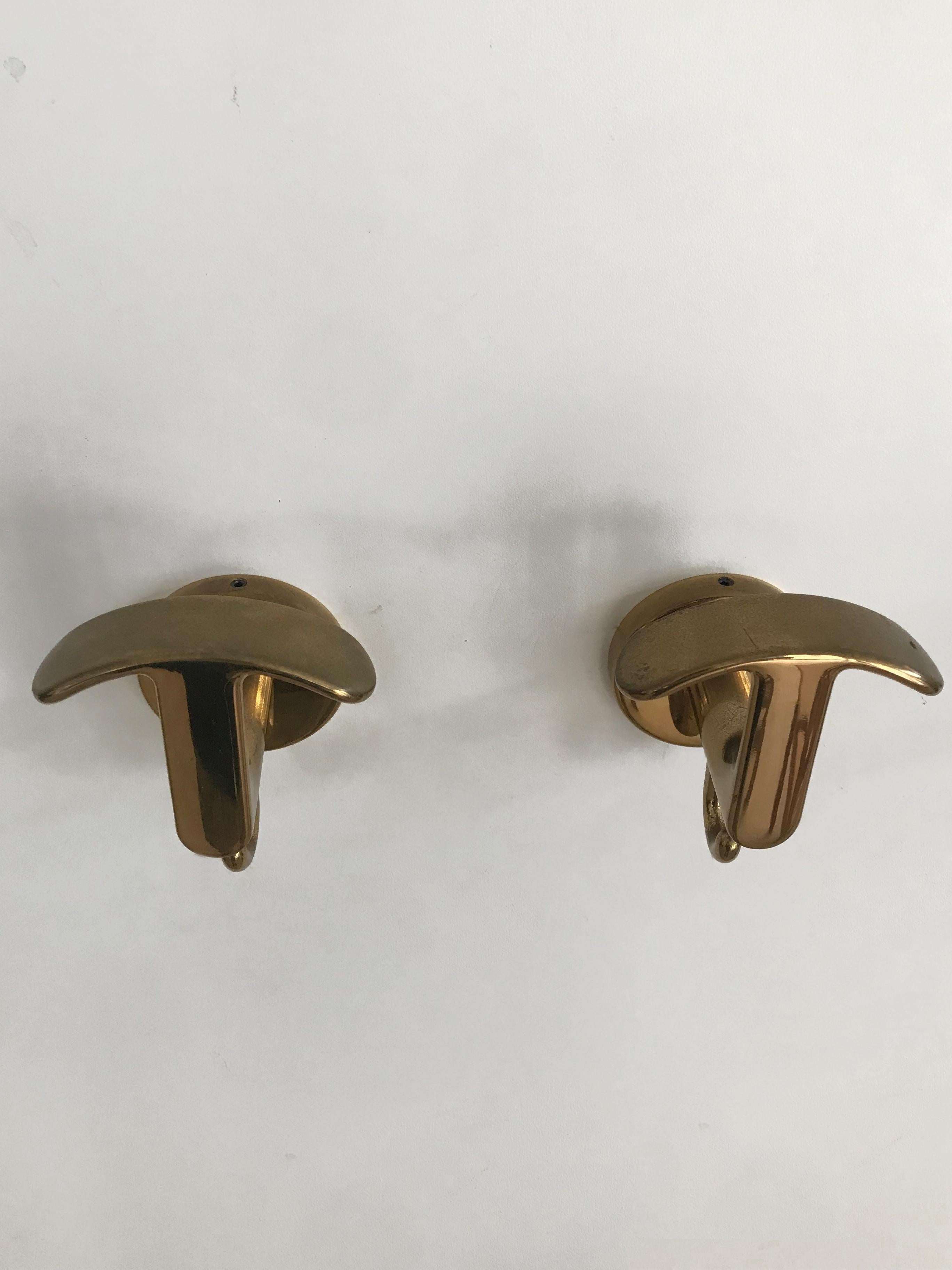 Percheros de pared italianos de latón de mediados de siglo setenta set de 7 Latón en venta
