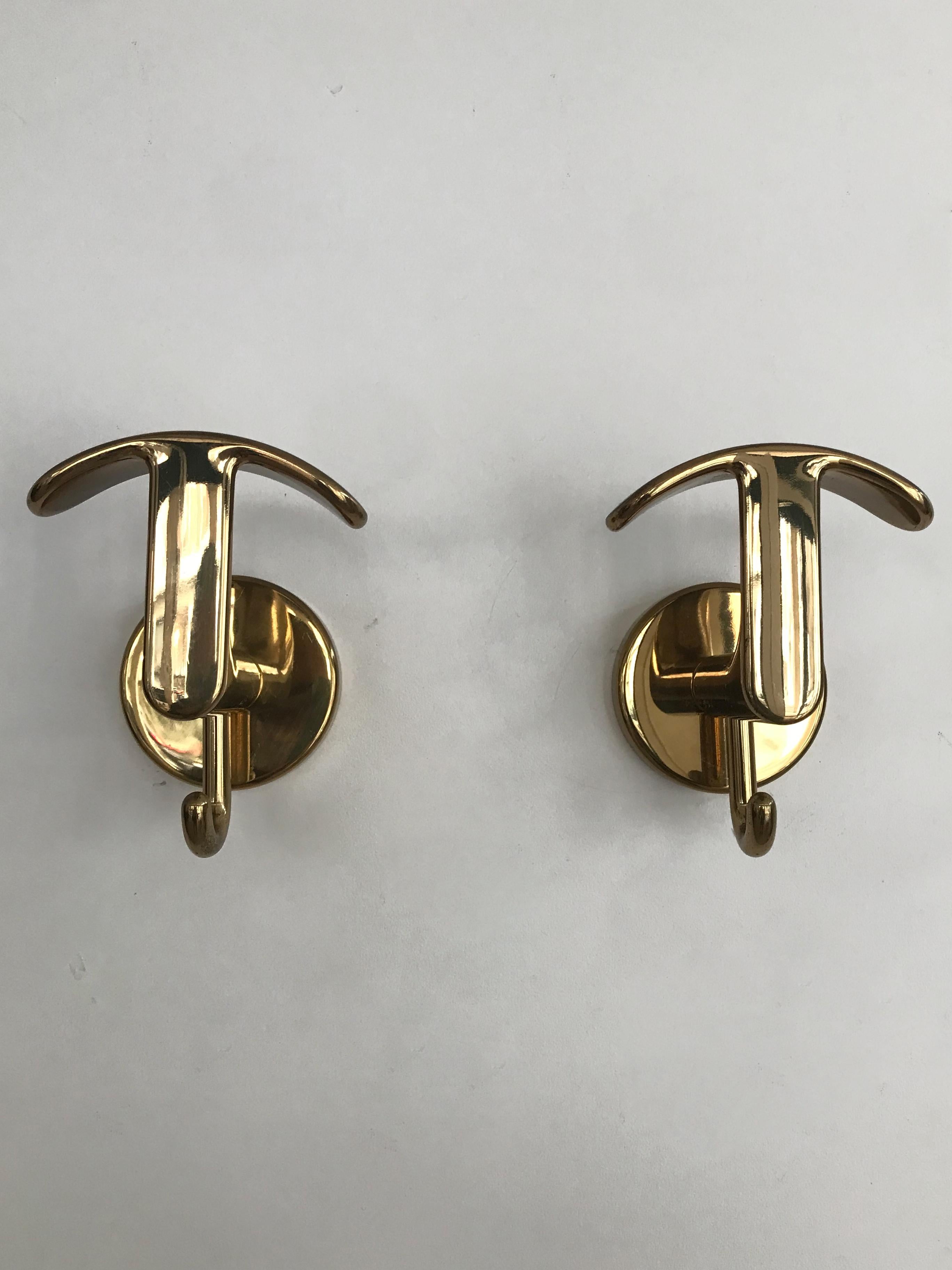 Percheros de pared italianos de latón de mediados de siglo setenta set de 7 en venta 2