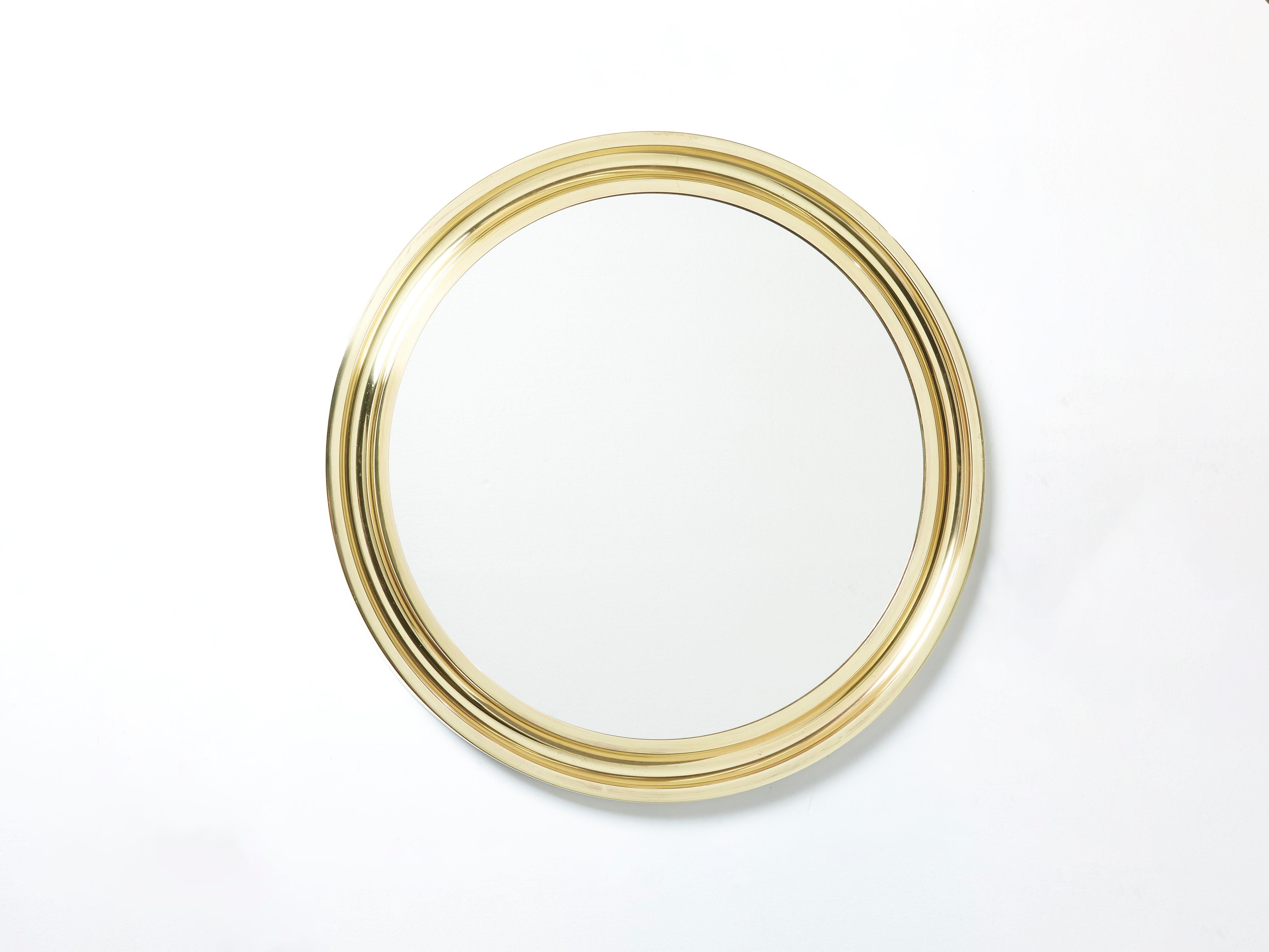 With its strong geometric design, this statement round brass mirror “Narciso” was designed by Italian Sergio Mazza for Artemide in the late 1960s. A perfect mirror for an entrance, or powder room. Found in very good vintage condition and made with