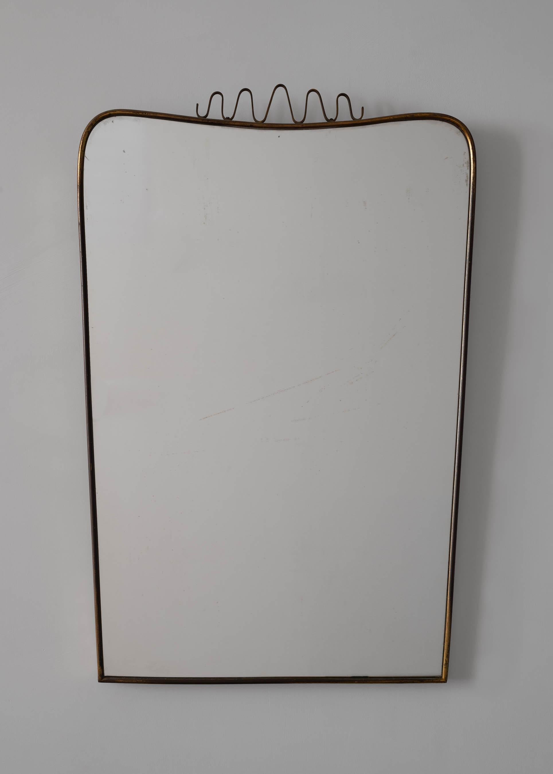Italian patinated brass framed wall mirrors with detail. Made in Italy, circa 1960s.

Two mirrors available with matching dimensions and slight variation of patina to brass.