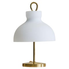Lampada da tavolo in ottone e vetro opalino di Ignazio Gardella per Azucena, anni '50