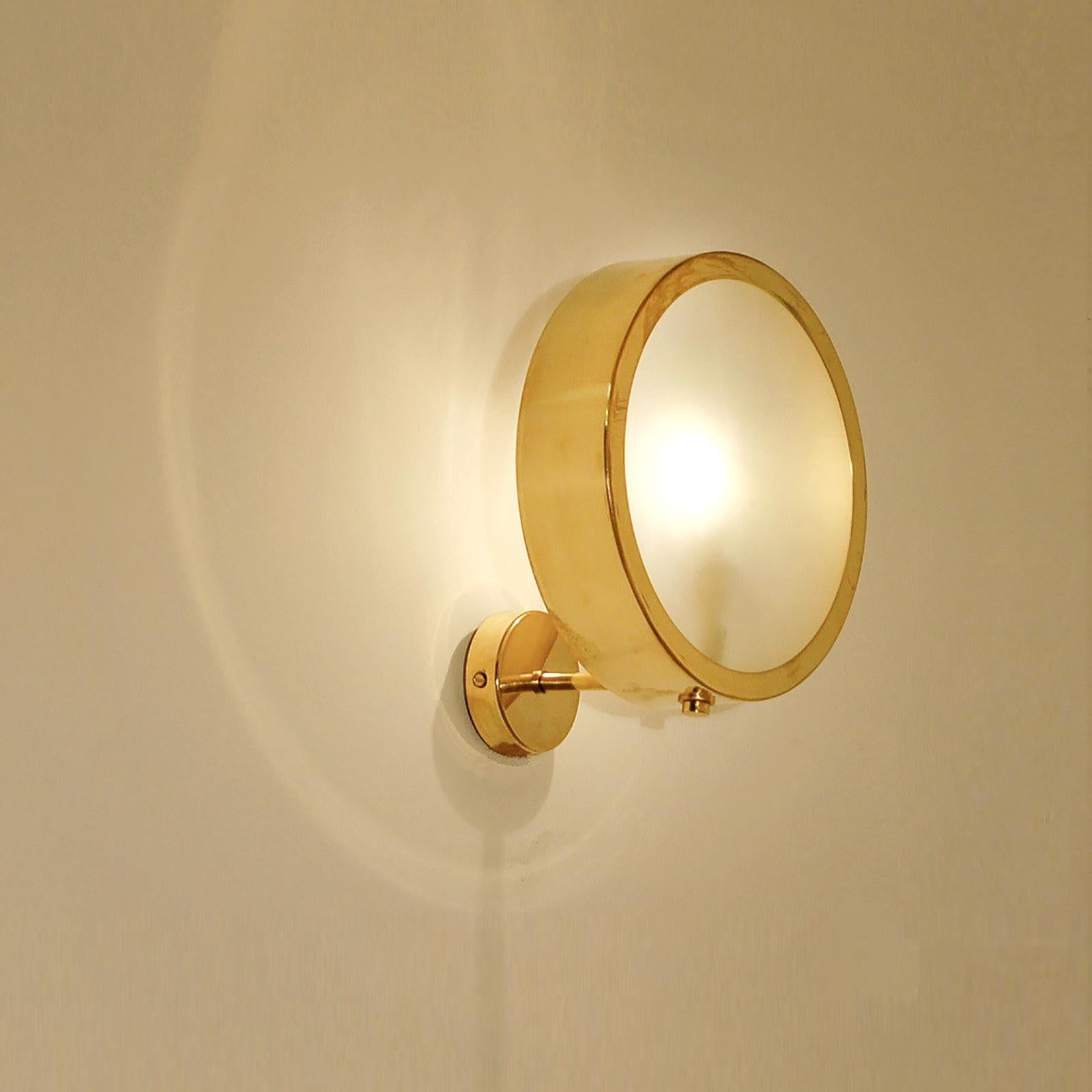 Italienisches Messing Paar Wand Lights im Stil von Bruno Gatta (21. Jahrhundert und zeitgenössisch) im Angebot