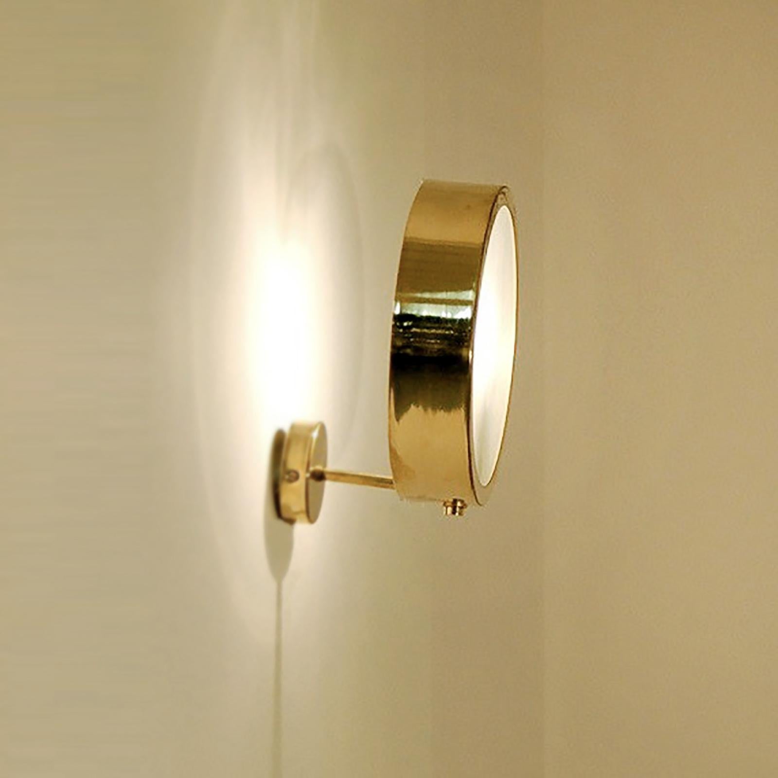 Italienisches Messing Paar Wand Lights im Stil von Bruno Gatta im Angebot 1