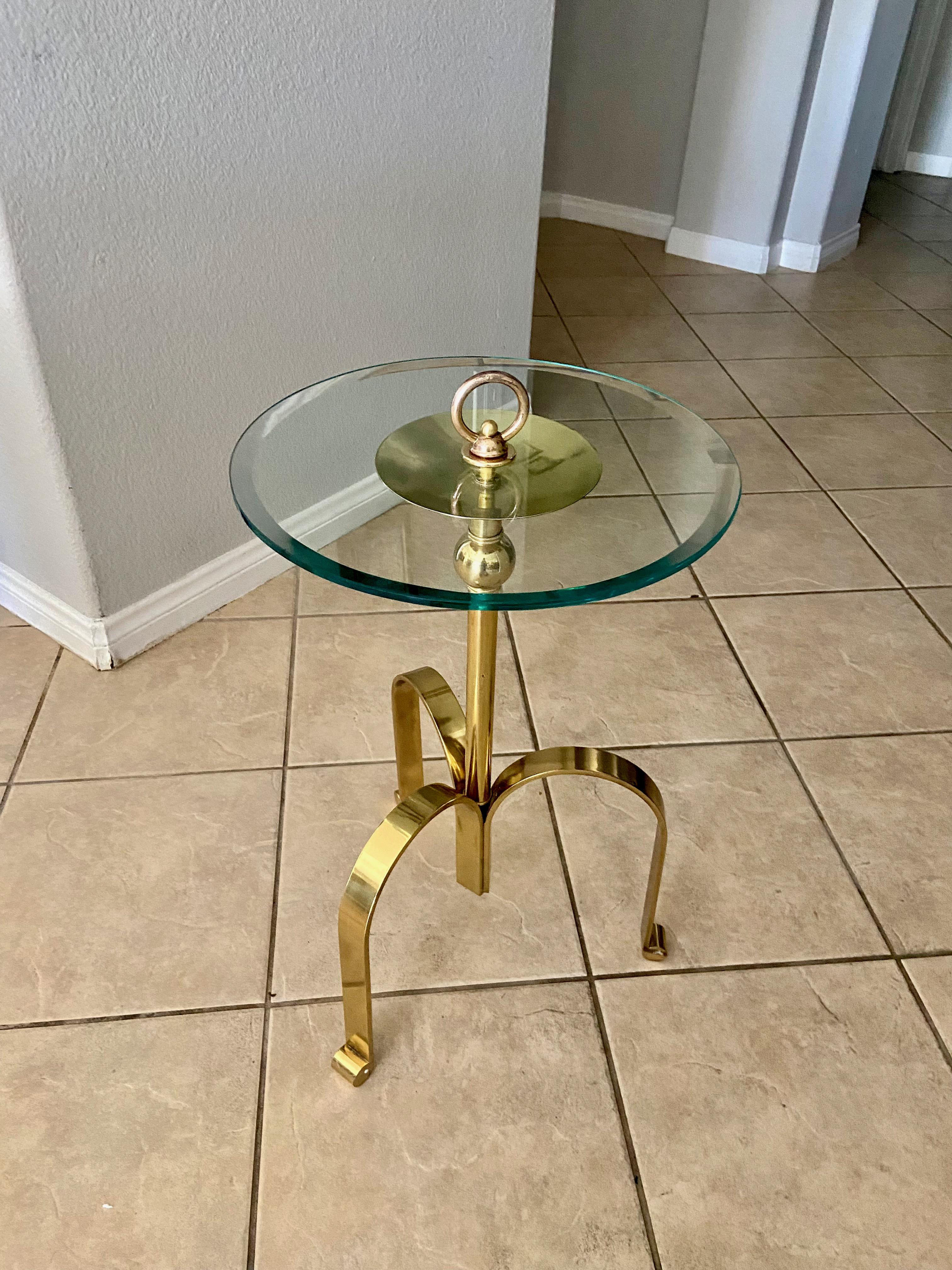 Italian Brass Round Tripod Side Table In Good Condition For Sale In Palm Springs, CA