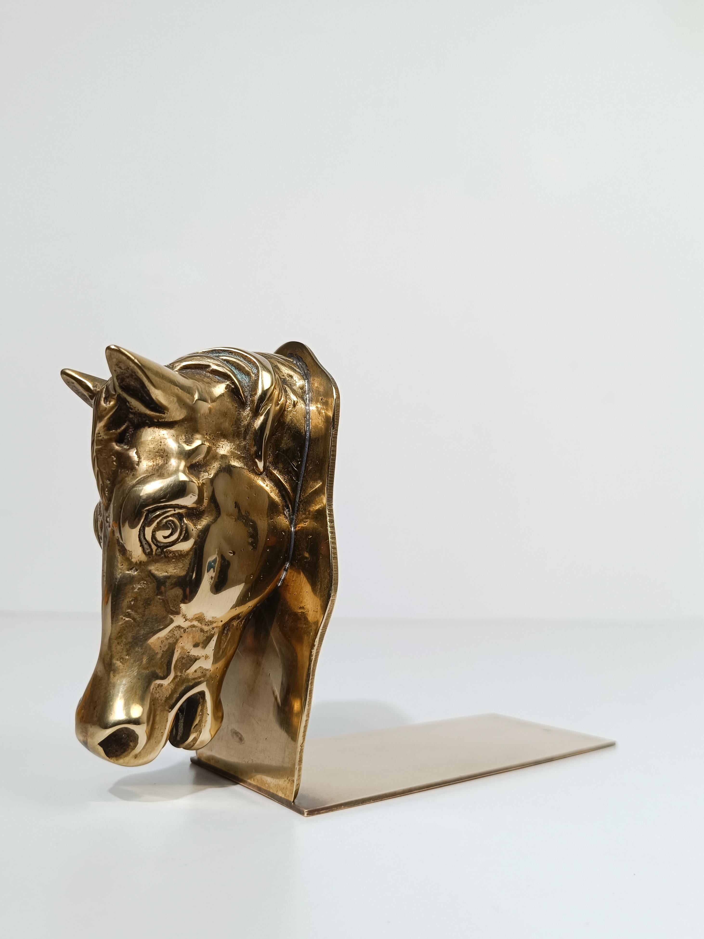 XX secolo Fermalibro scultoreo equestre italiano in ottone a forma di testa di cavallo, anni '70 in vendita