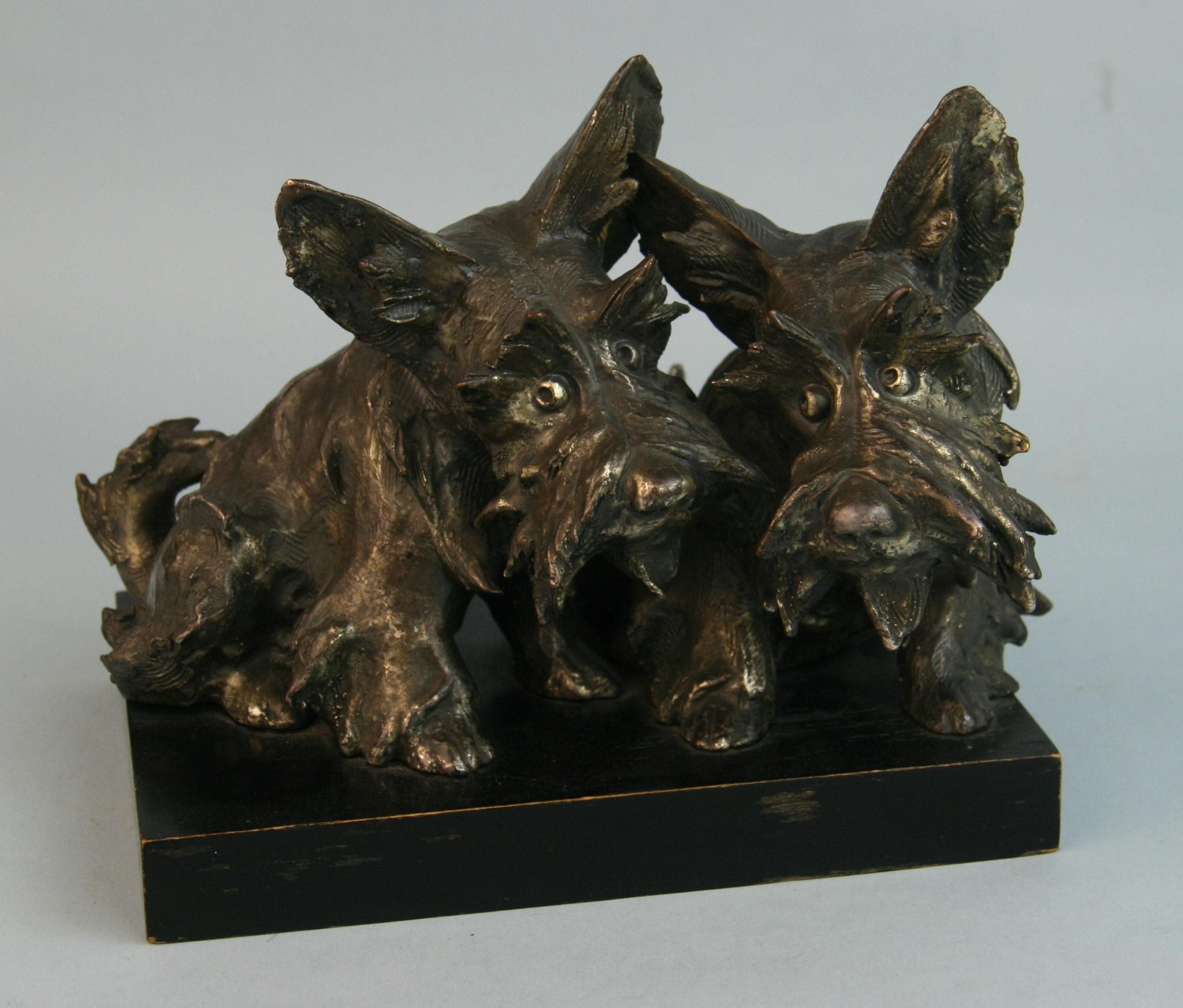 Sculpture italienne en laiton de deux chiens terriers écossais Bon état - En vente à Douglas Manor, NY
