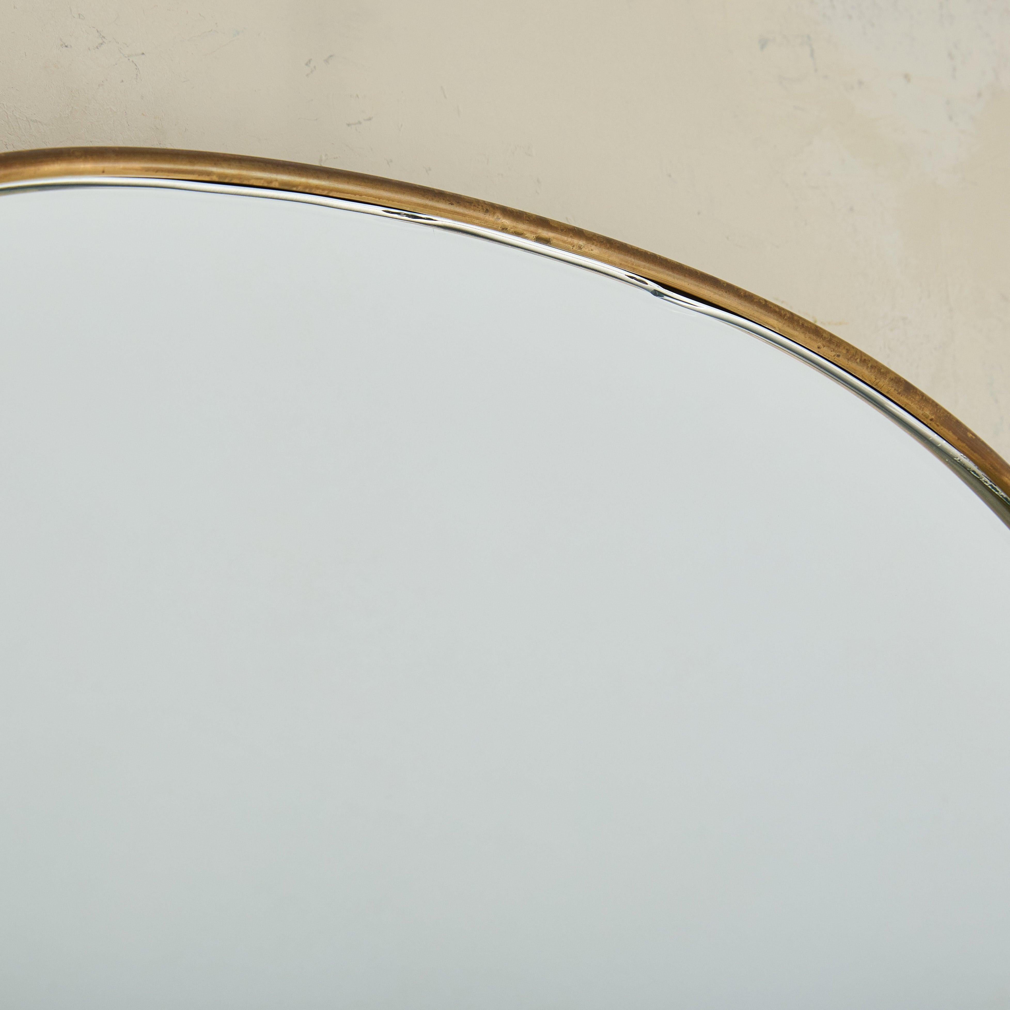 Fine XX secolo Specchio da parete a forma di scudo in ottone italiano n. 09, anni '70 - 2 disponibili in vendita