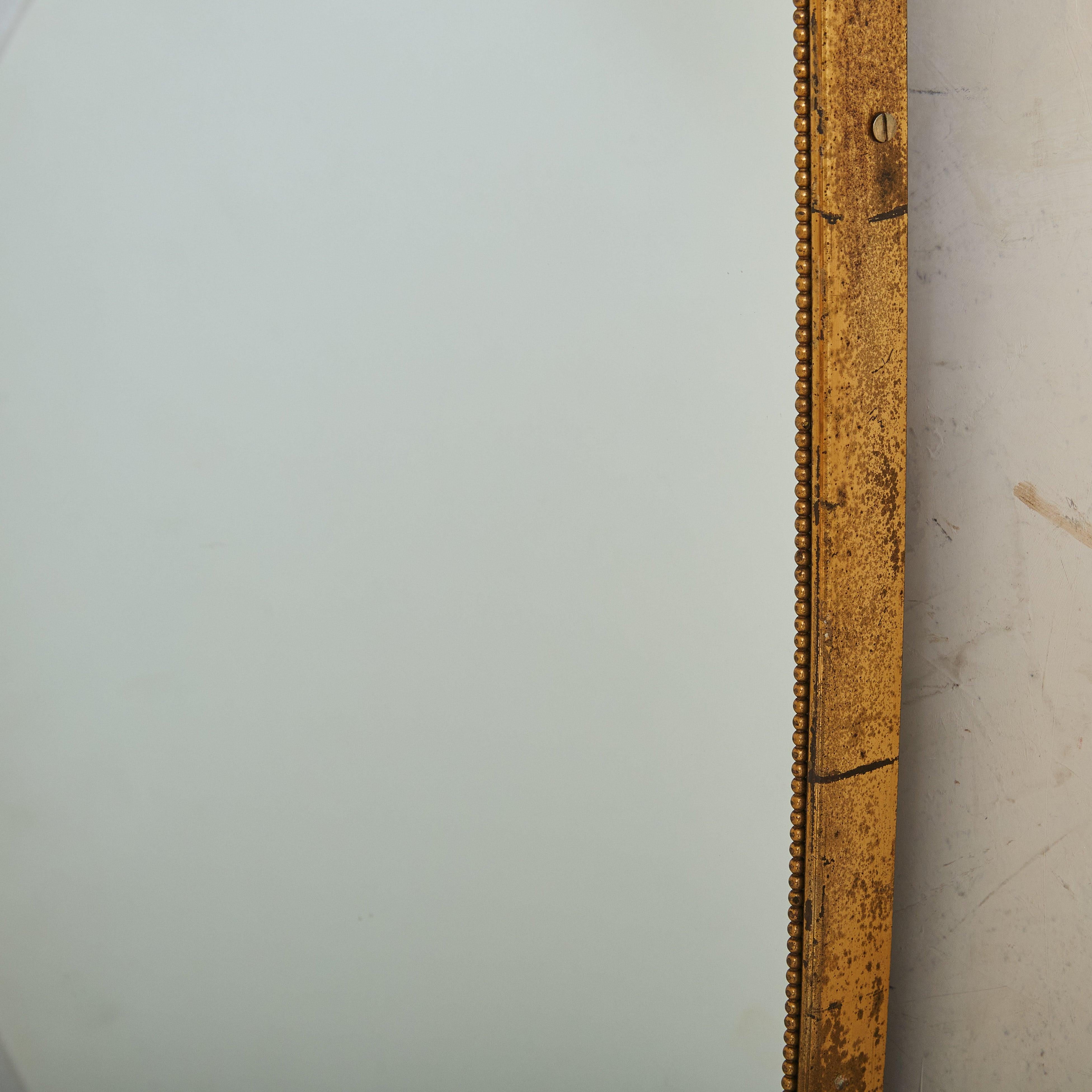 Ottone Specchio da parete italiano a forma di scudo in ottone n. 1, anni '70 in vendita