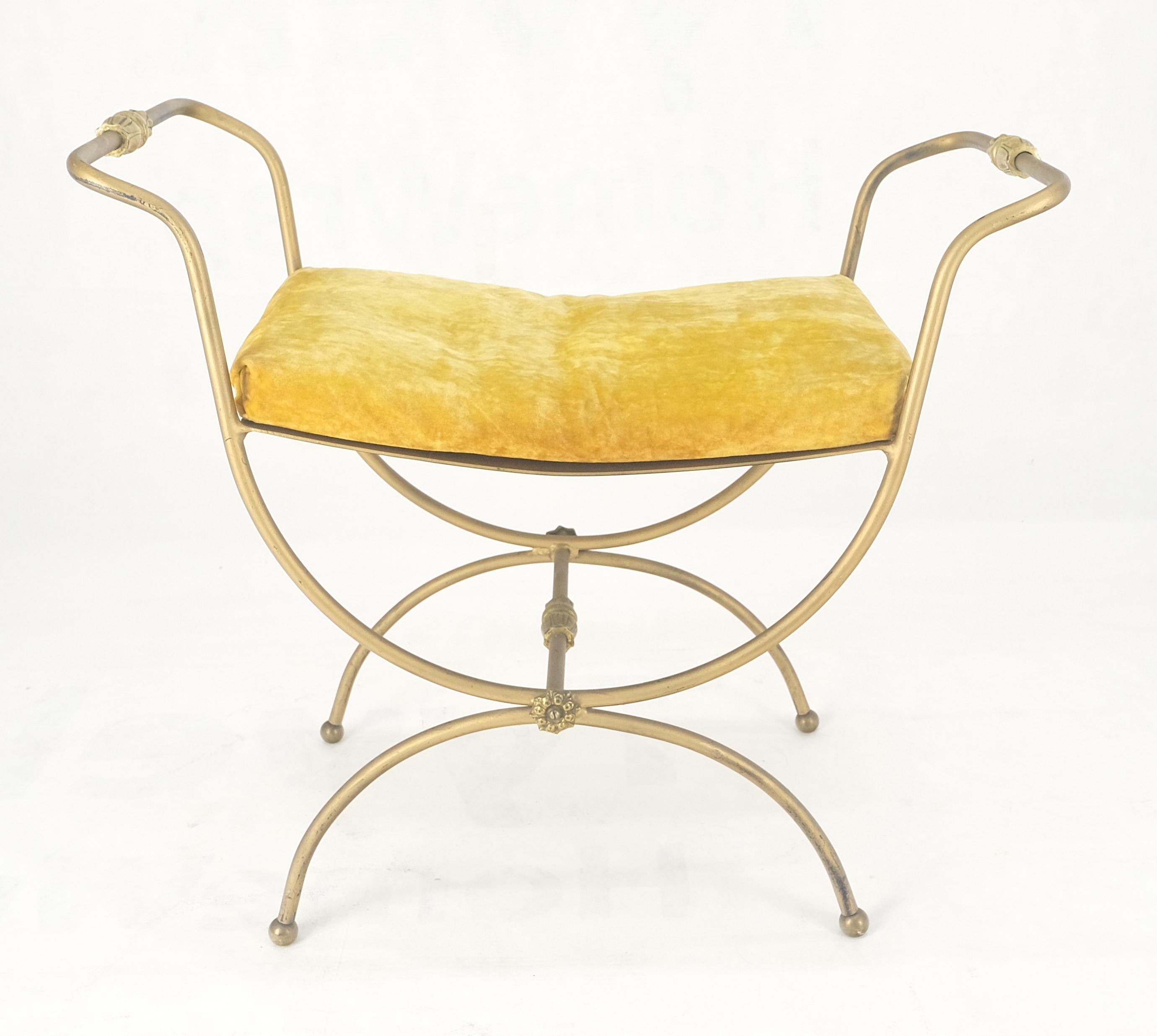 Mid-Century Modern Italian Brass & Steel Bent Wire Ball Feet Gold Upholstery Cushion Window Bench For Sale