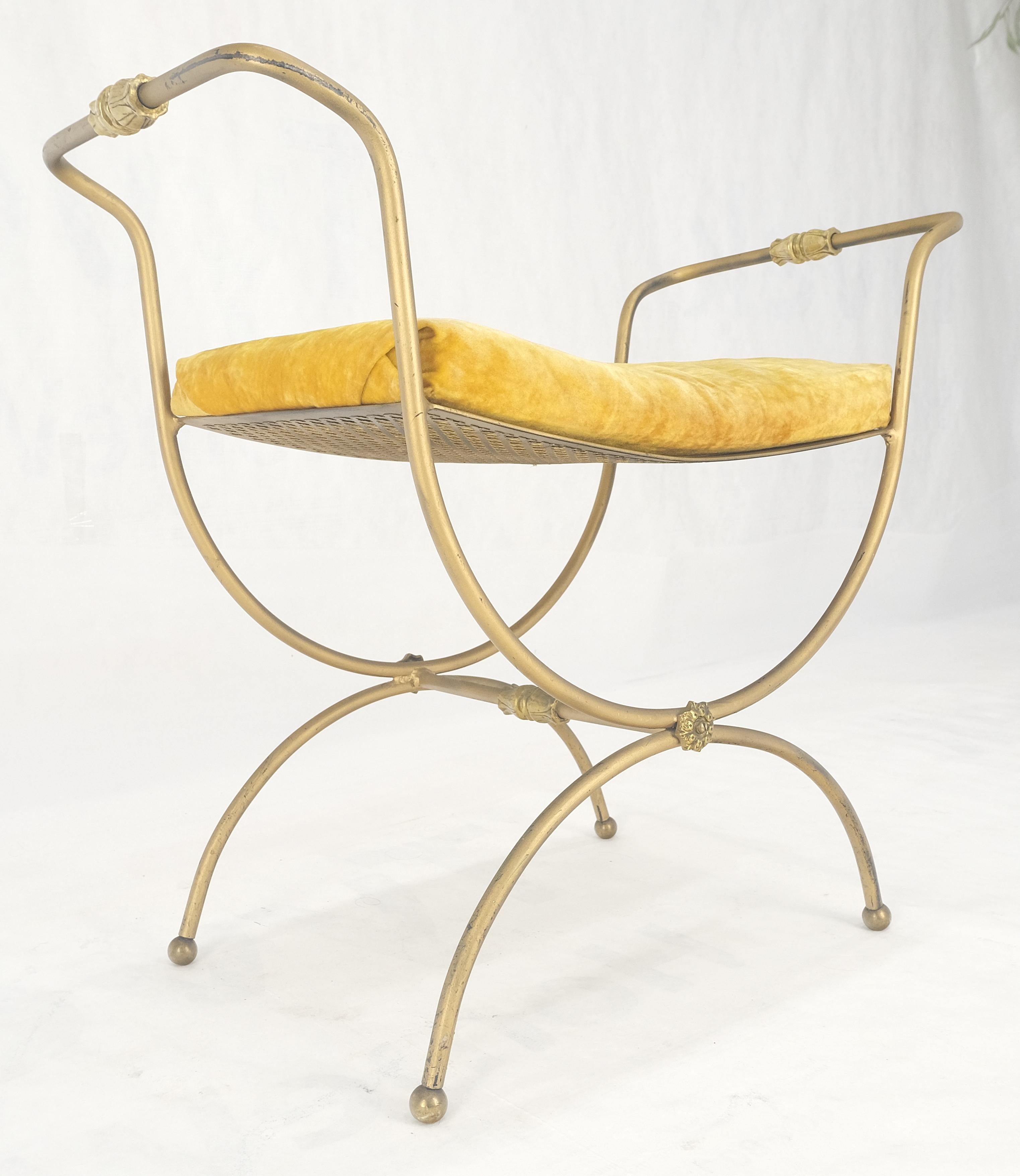 Italian Brass & Steel Bent Wire Ball Feet Gold Upholstery Cushion Window Bench In Good Condition For Sale In Rockaway, NJ