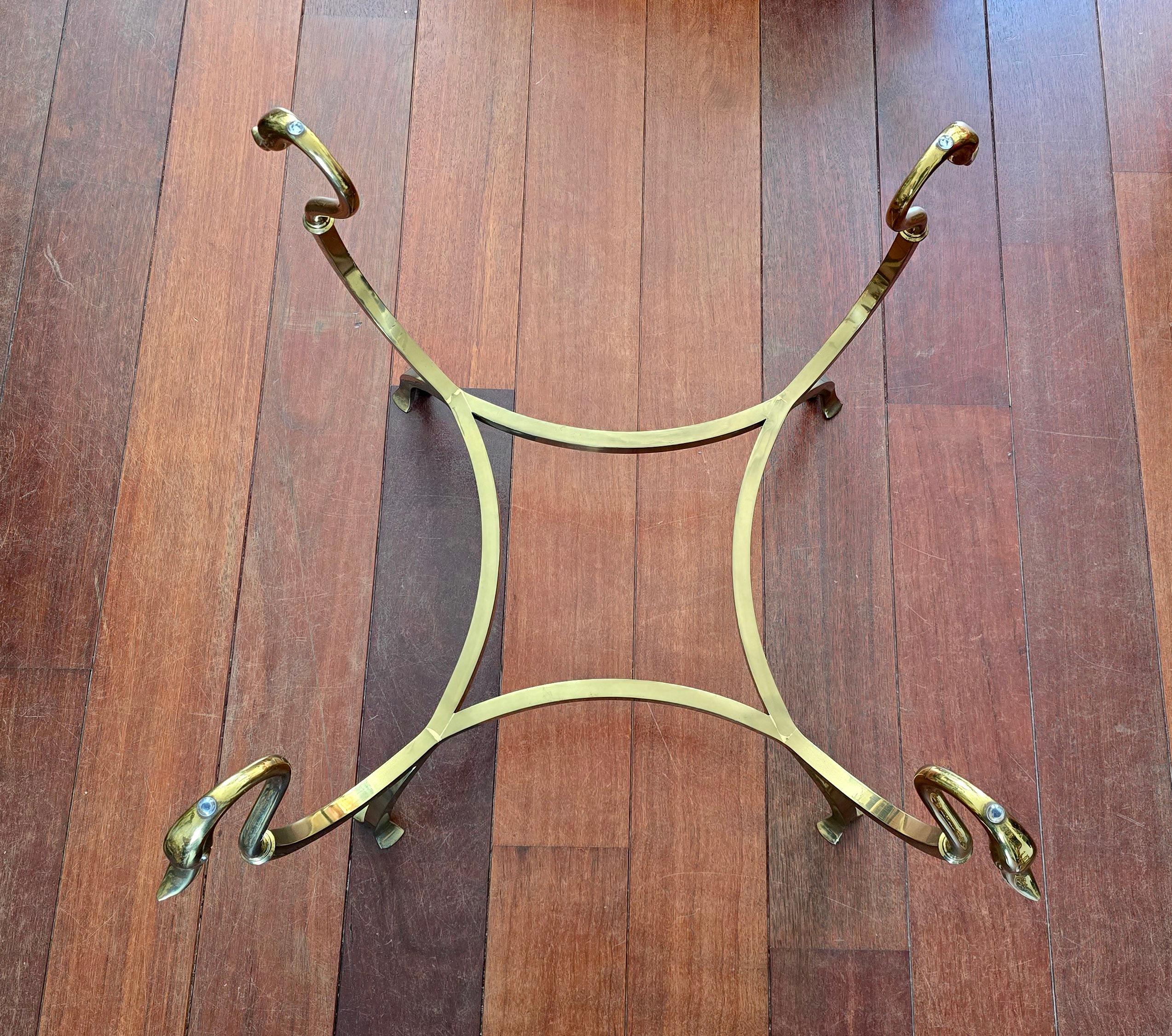 Table basse italienne en forme de cygne en laiton en vente 1
