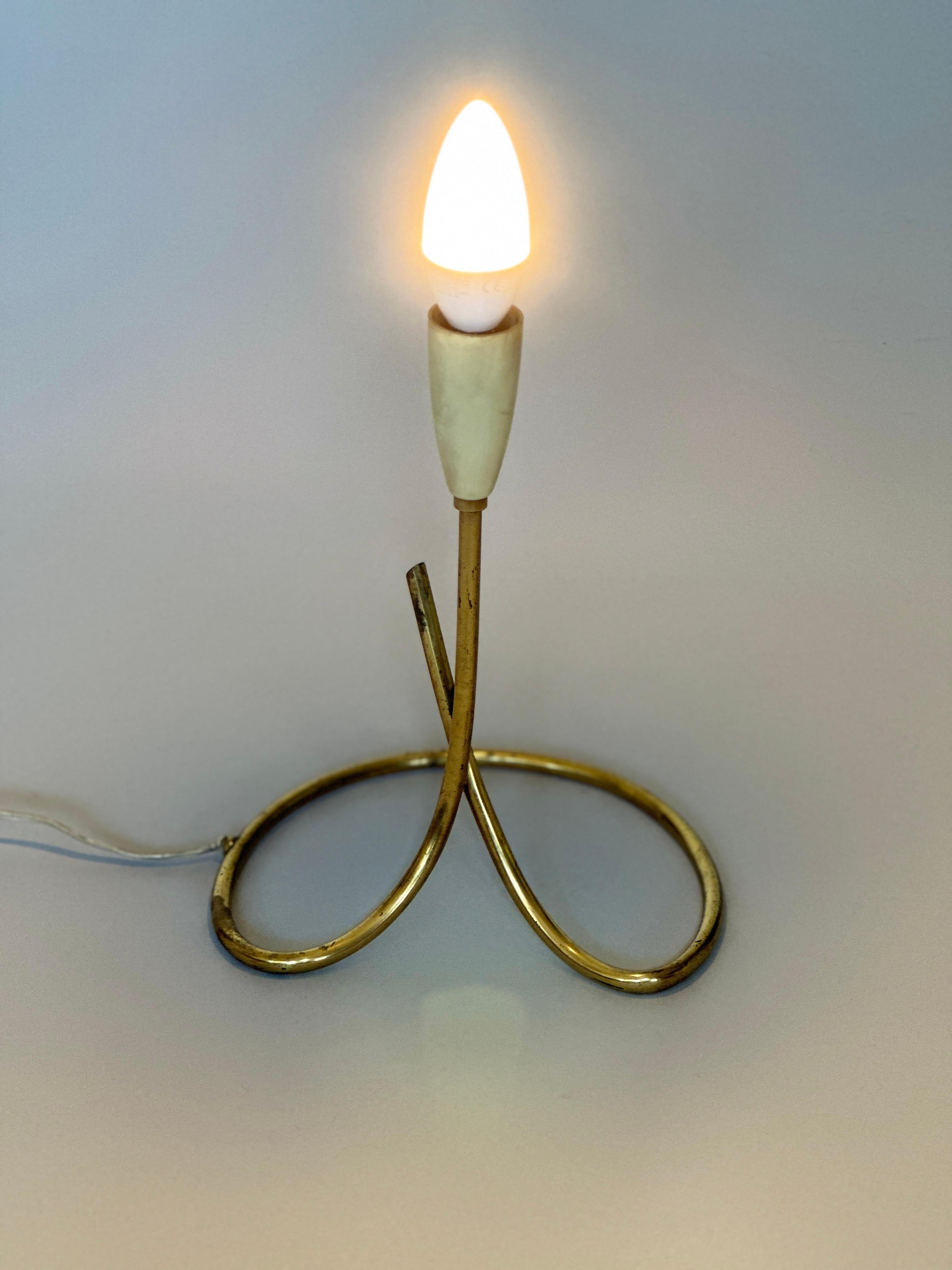 Lampe de table italienne en laiton des années 1950 en état d'origine