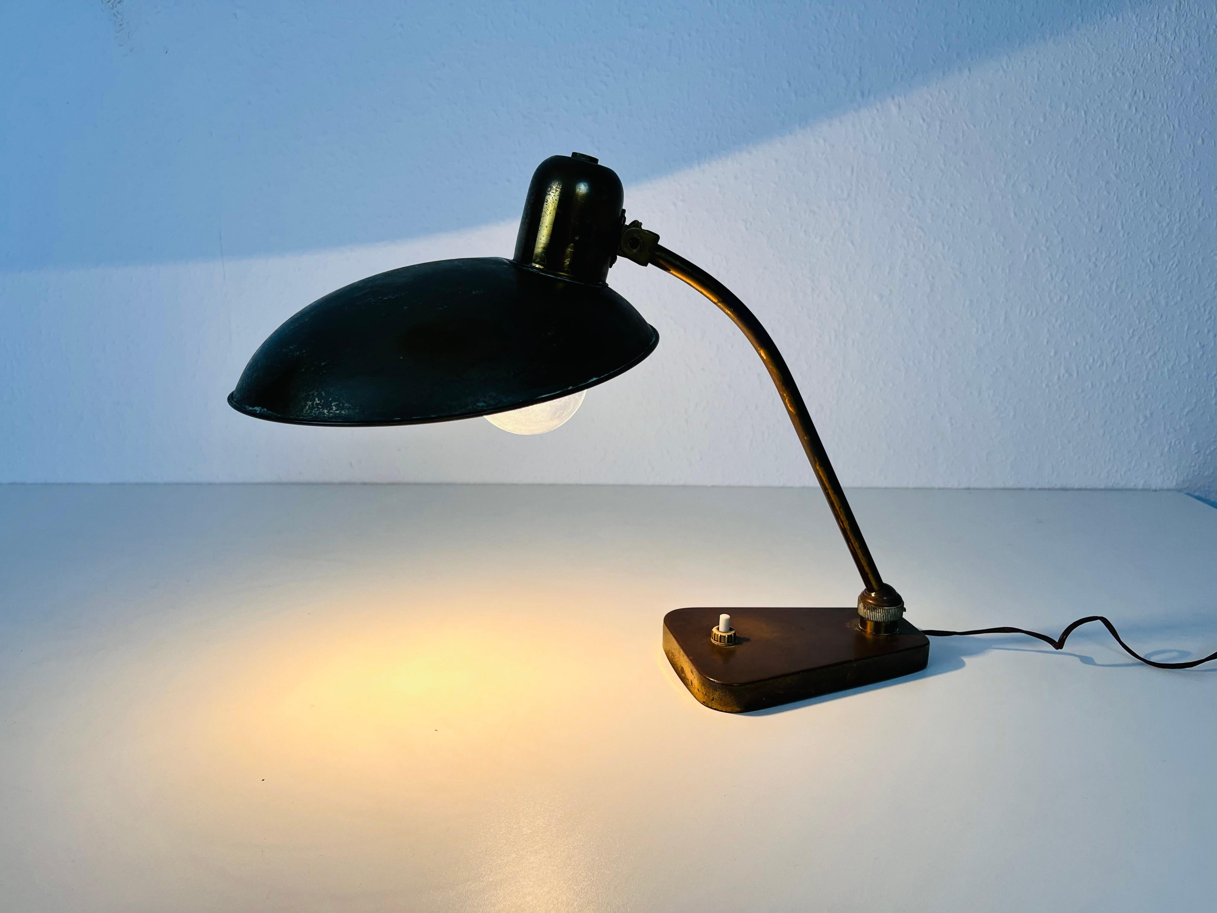 Italienische Messing-Tischlampe, 1960er Jahre, Italien im Angebot 8