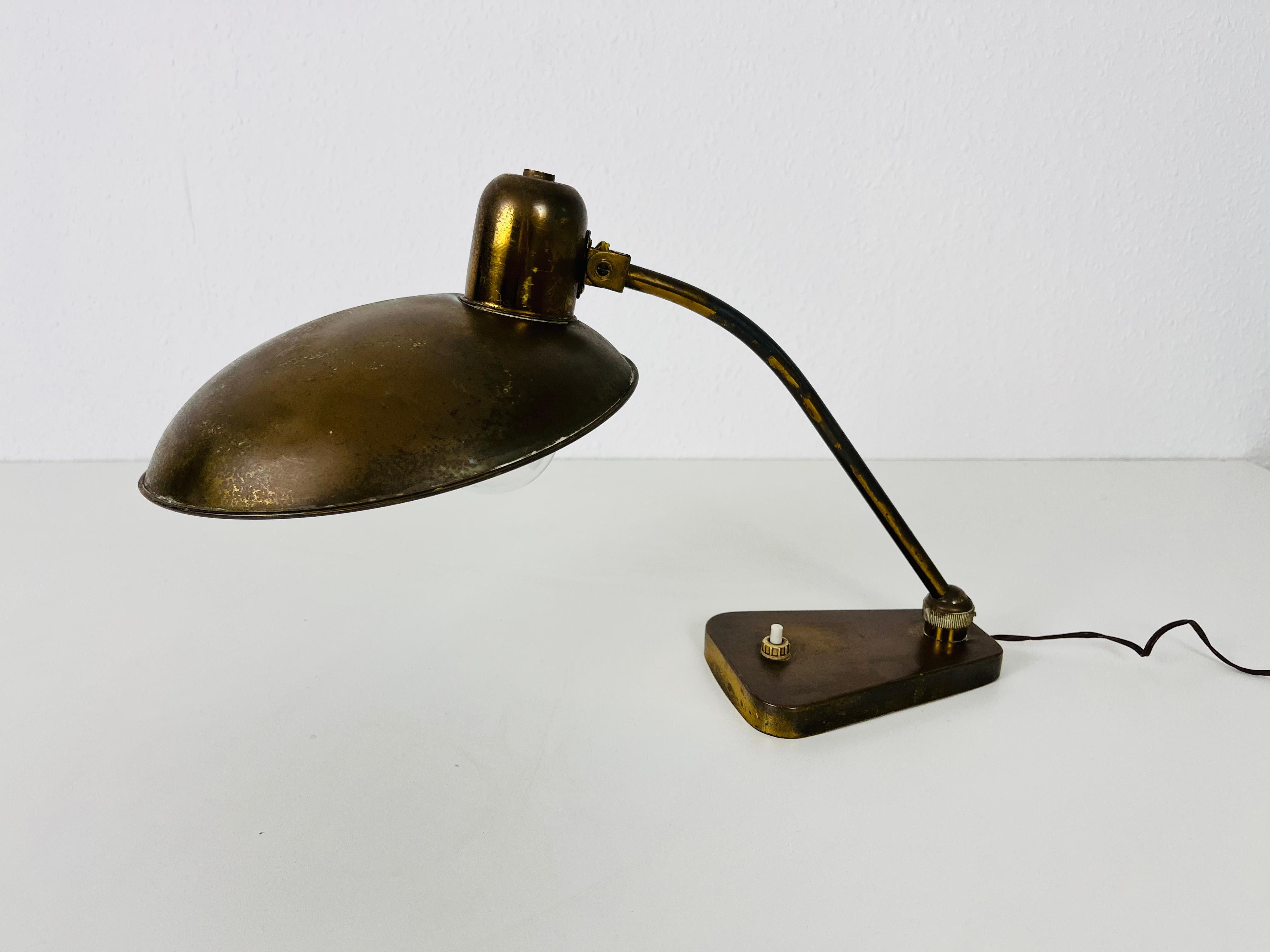 Italienische Messing-Tischlampe, 1960er Jahre, Italien im Angebot 2