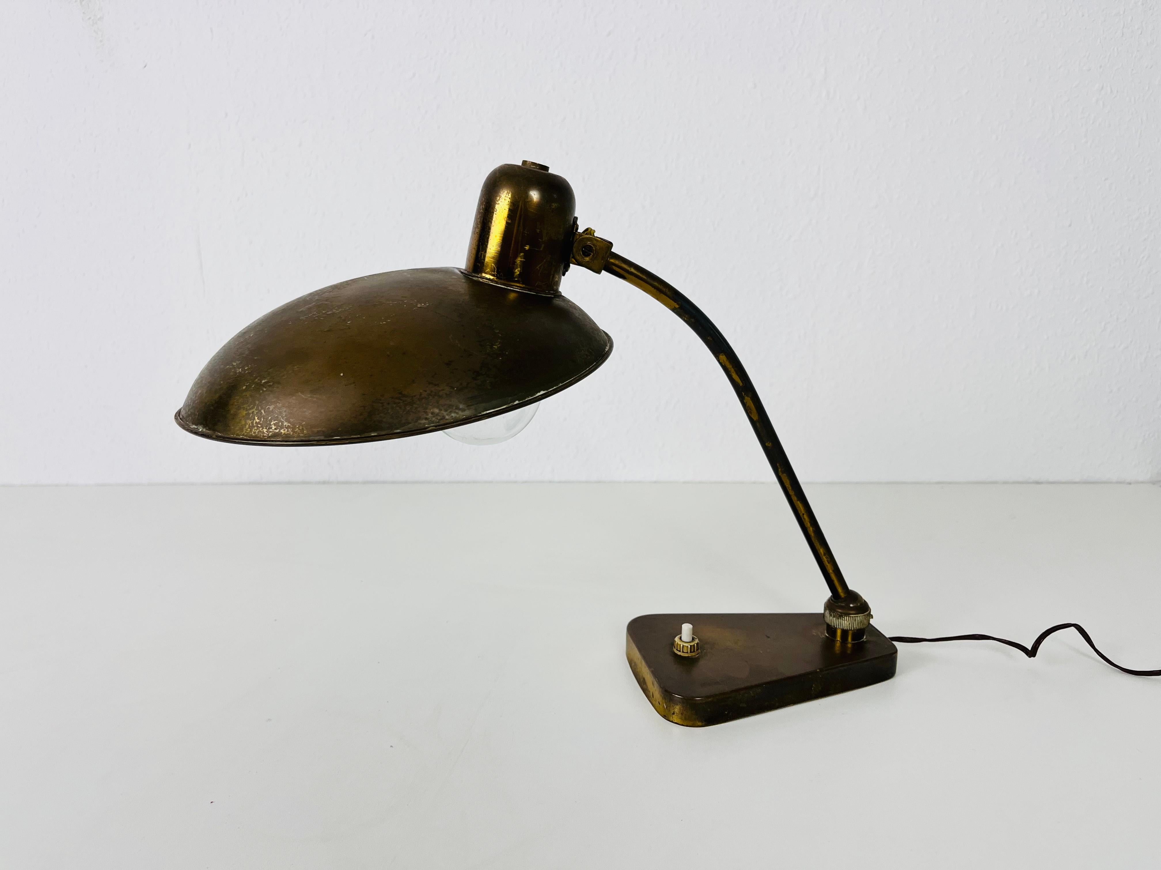 Italienische Messing-Tischlampe, 1960er Jahre, Italien im Angebot 3