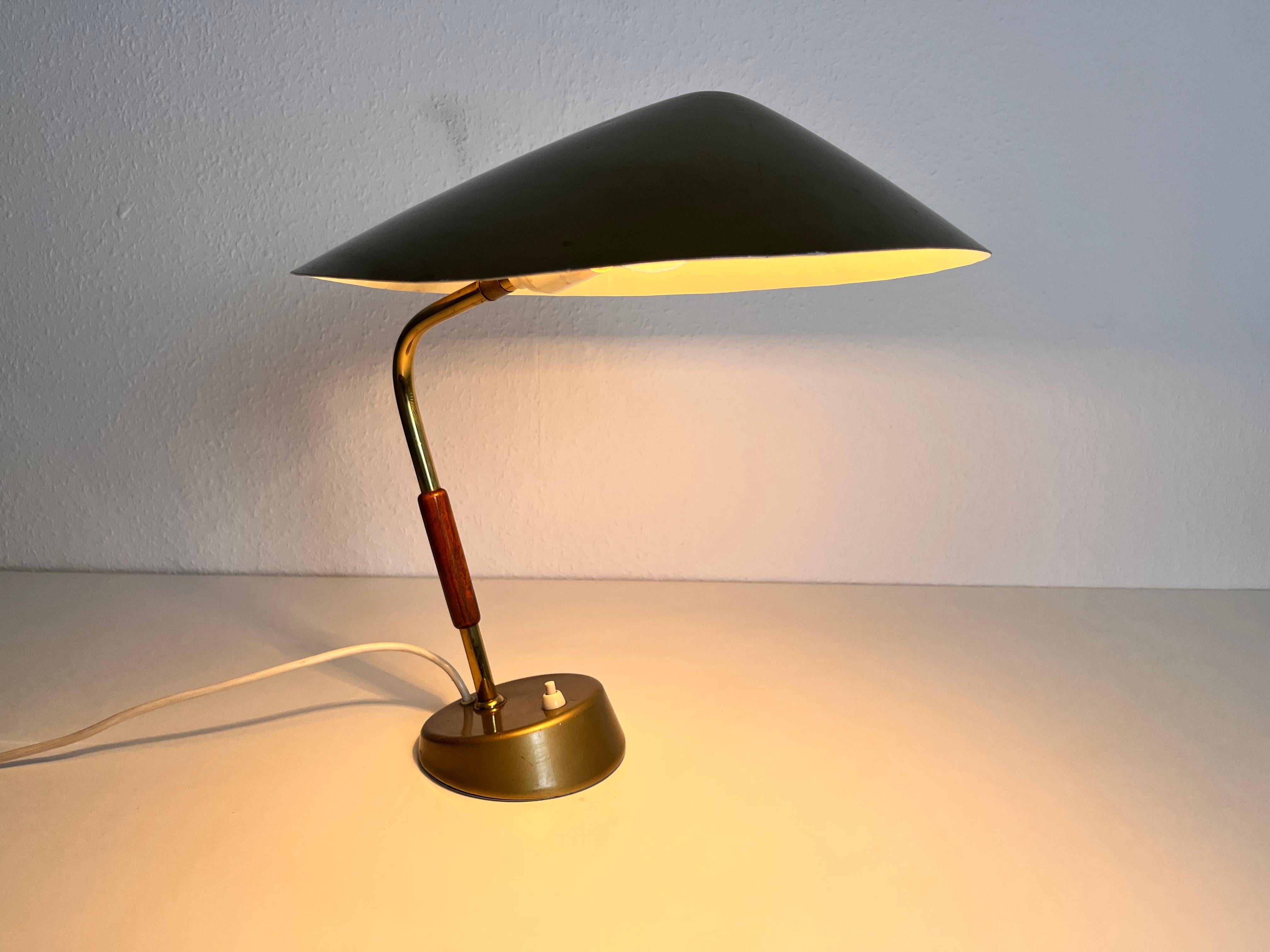 Italian Brass Table Lamp in the Style of Stilnovo, 1960s, Italy For Sale 5