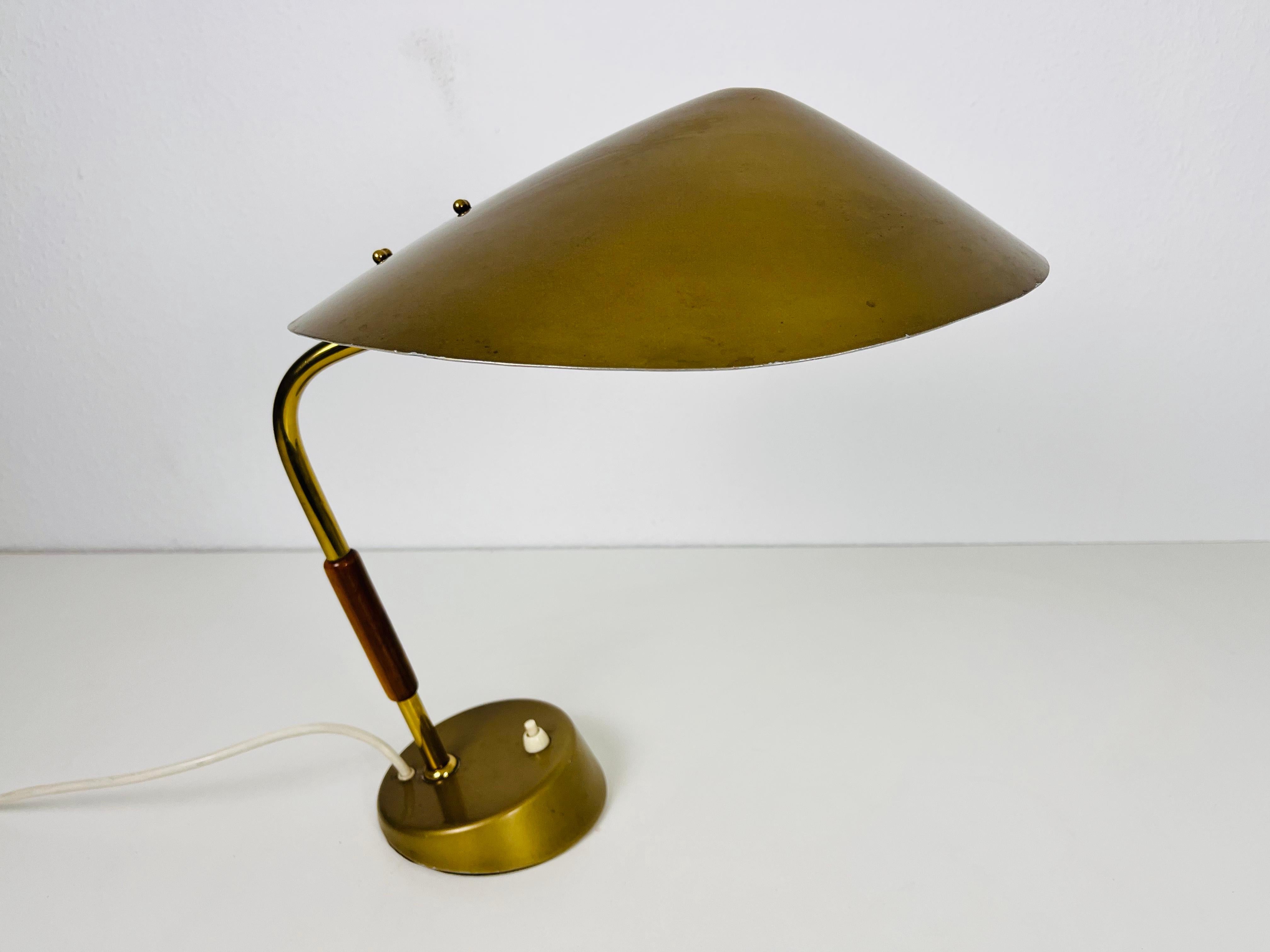 Mid-Century Modern Italian Brass Table Lamp in the Style of Stilnovo, 1960s, Italy For Sale