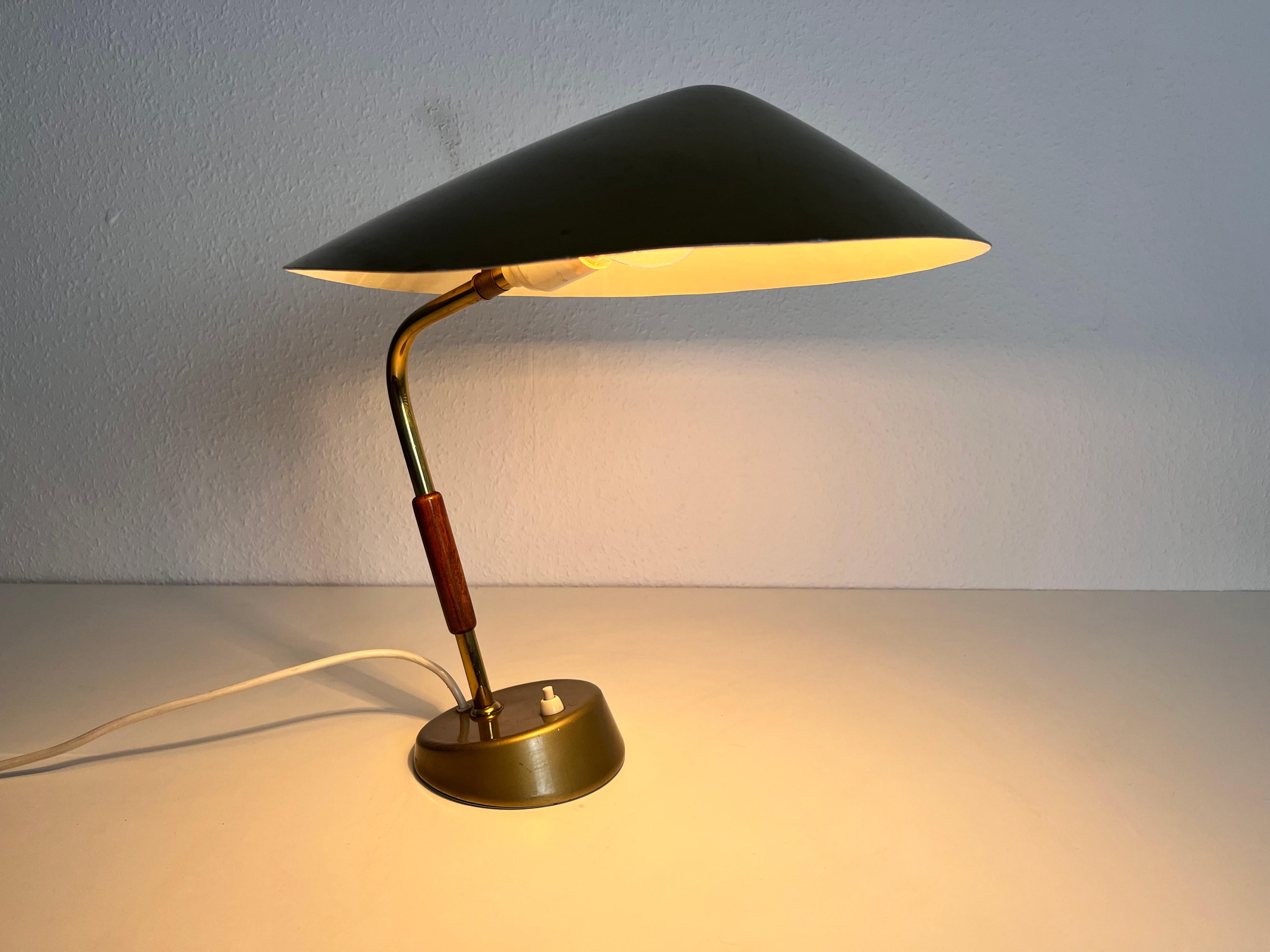 Italian Brass Table Lamp in the Style of Stilnovo, 1960s, Italy For Sale 4