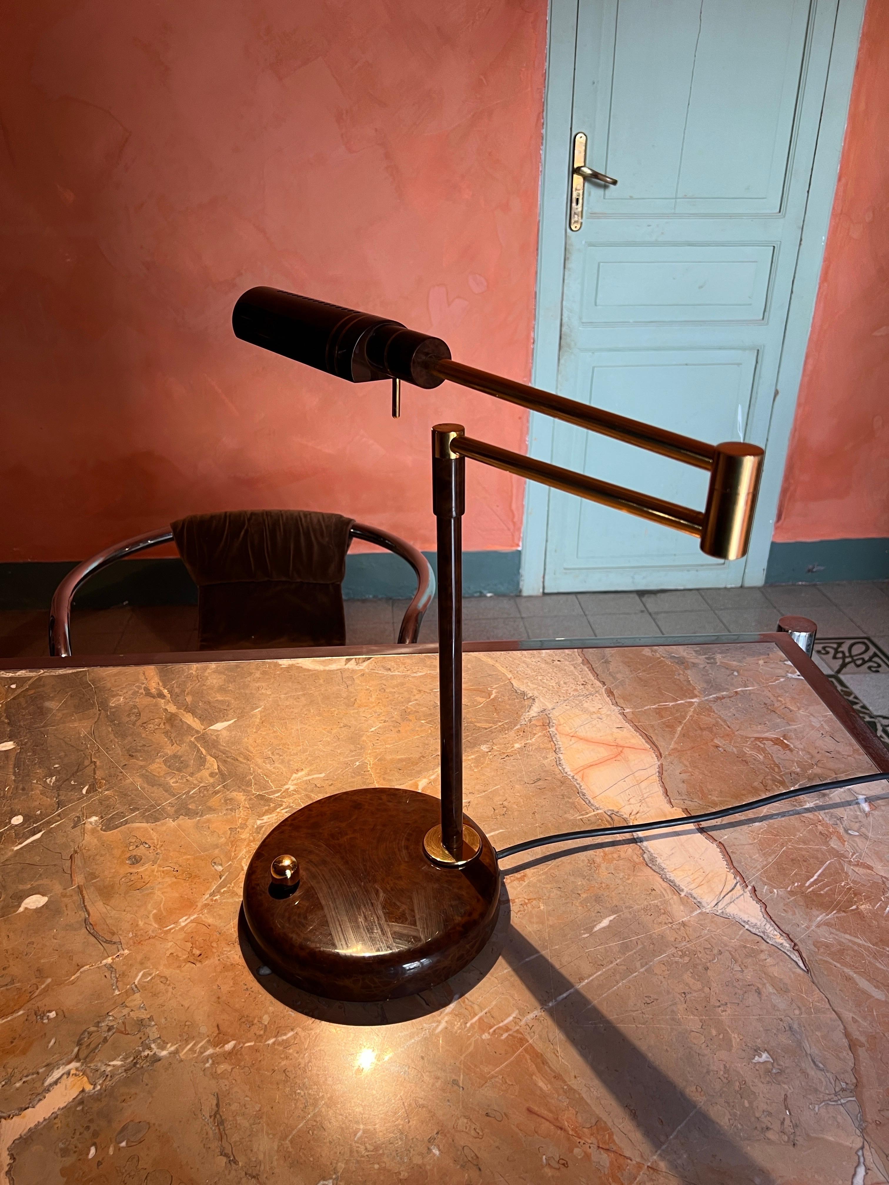 Lámpara de sobremesa o escritorio italiana de latón de Fratelli Martini, años 70 en venta 6