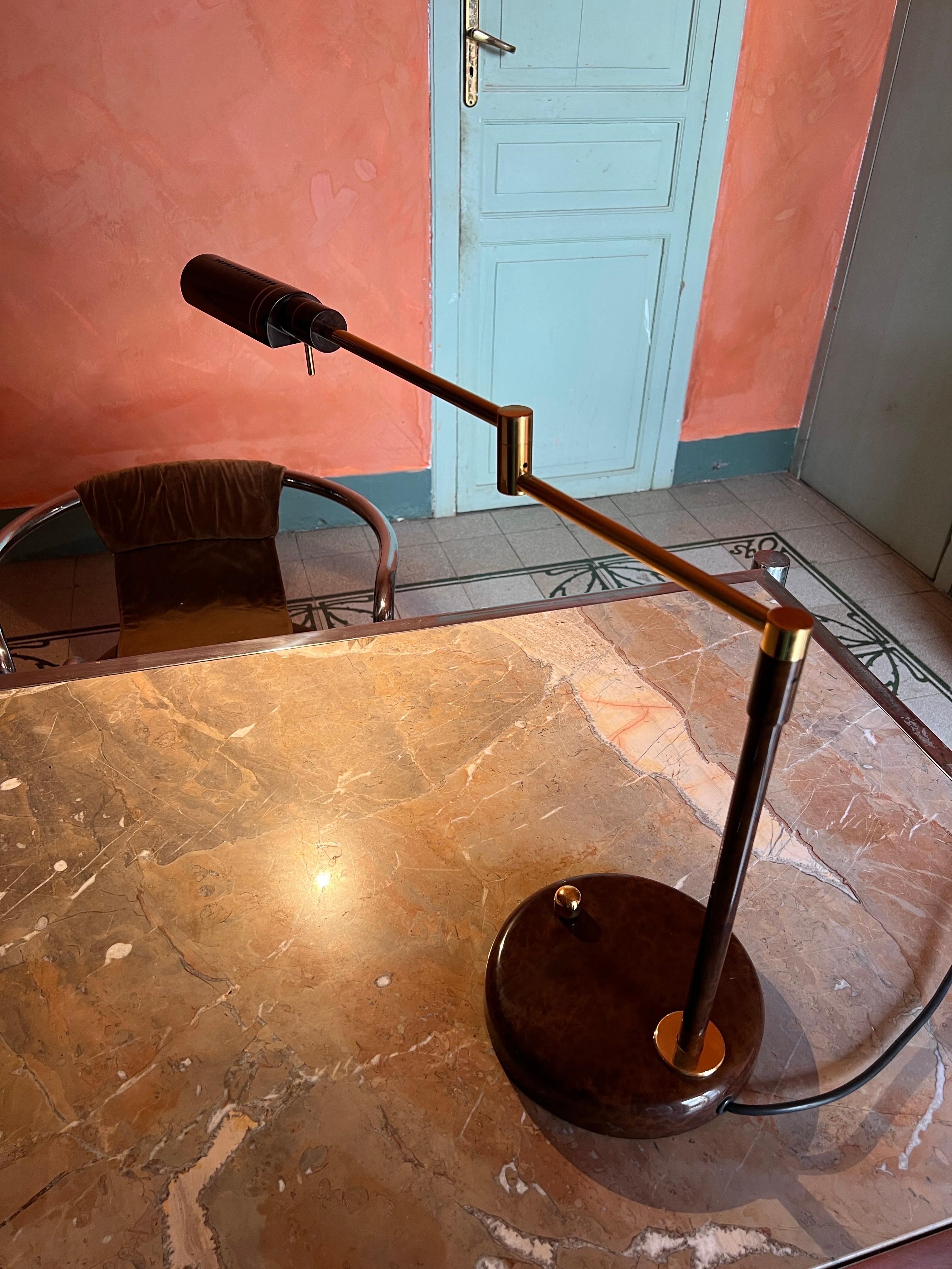 Lámpara de sobremesa o escritorio italiana de latón de Fratelli Martini, años 70 en venta 8