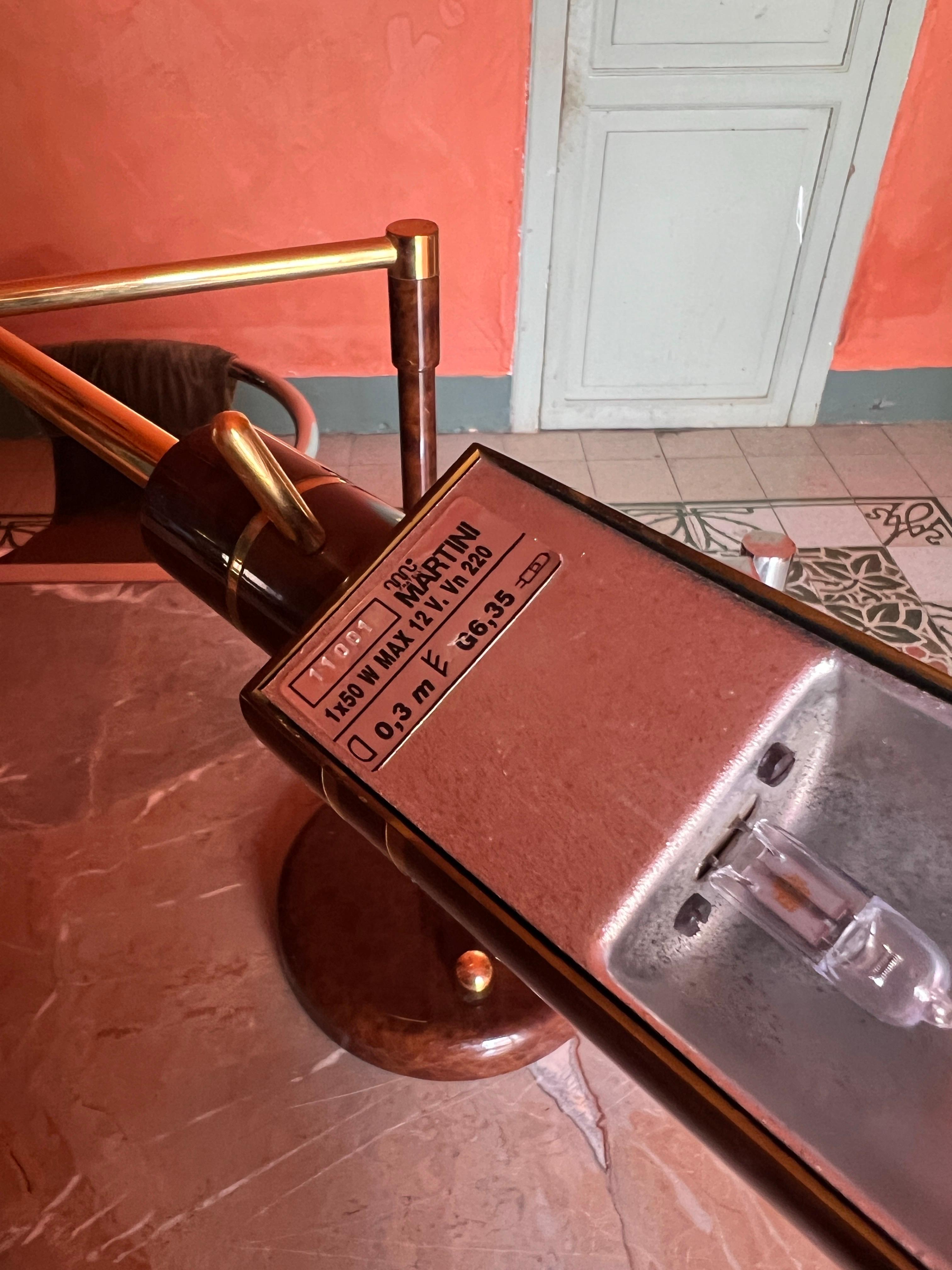 Lámpara de sobremesa o escritorio italiana de latón de Fratelli Martini, años 70 en venta 9