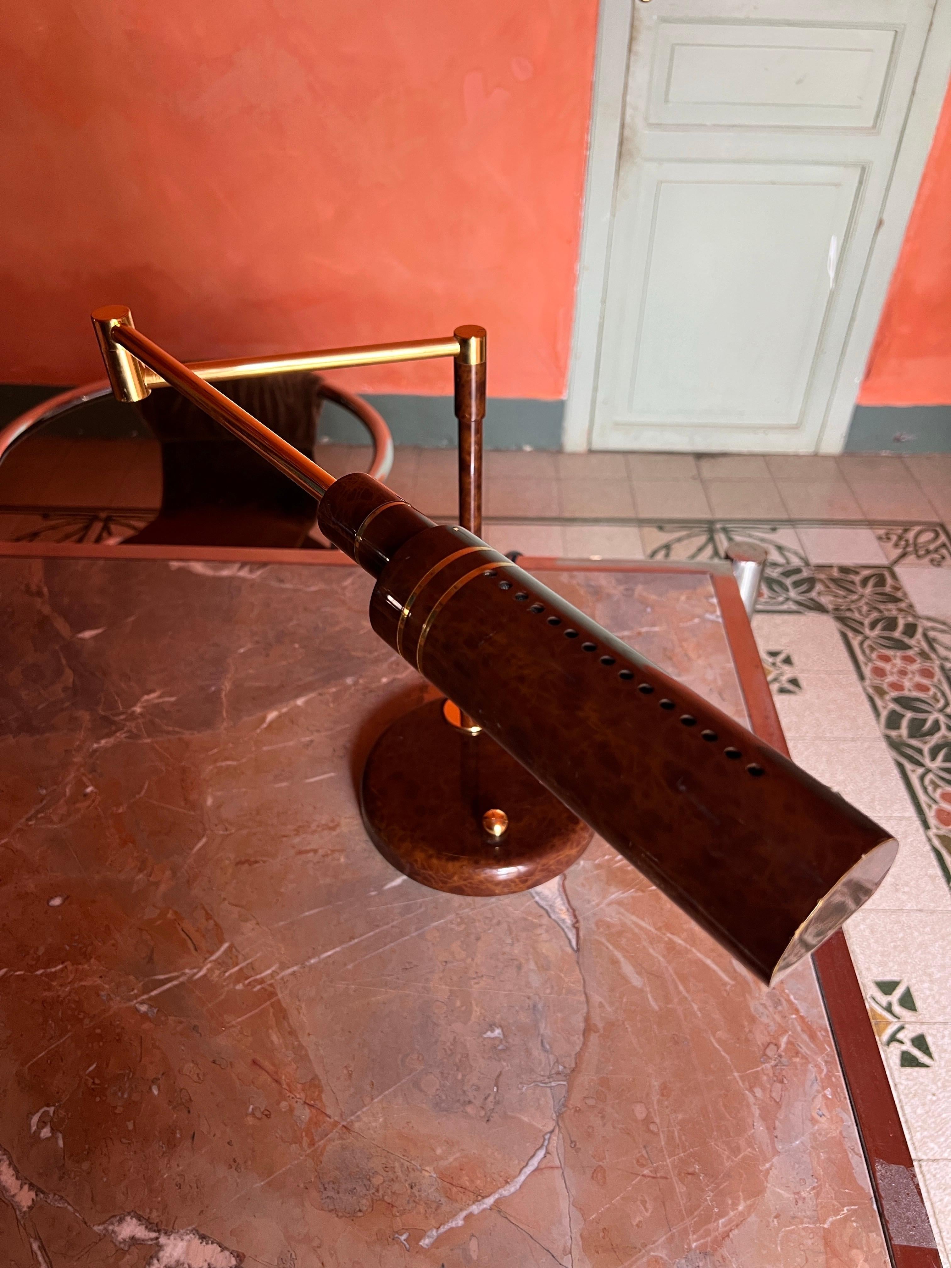 Lámpara de sobremesa o escritorio italiana de latón de Fratelli Martini, años 70 en venta 10