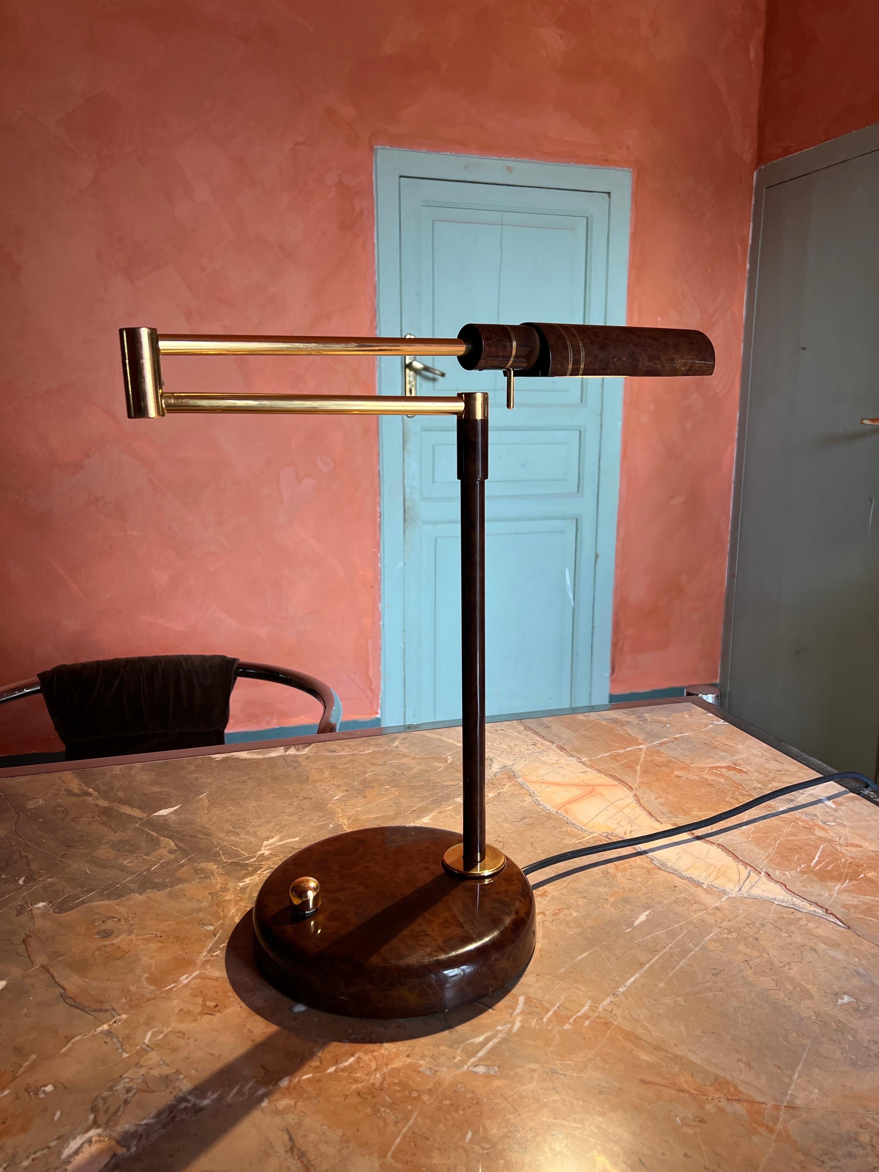 Lámpara de sobremesa o escritorio italiana de latón de Fratelli Martini, años 70 Moderno de mediados de siglo en venta