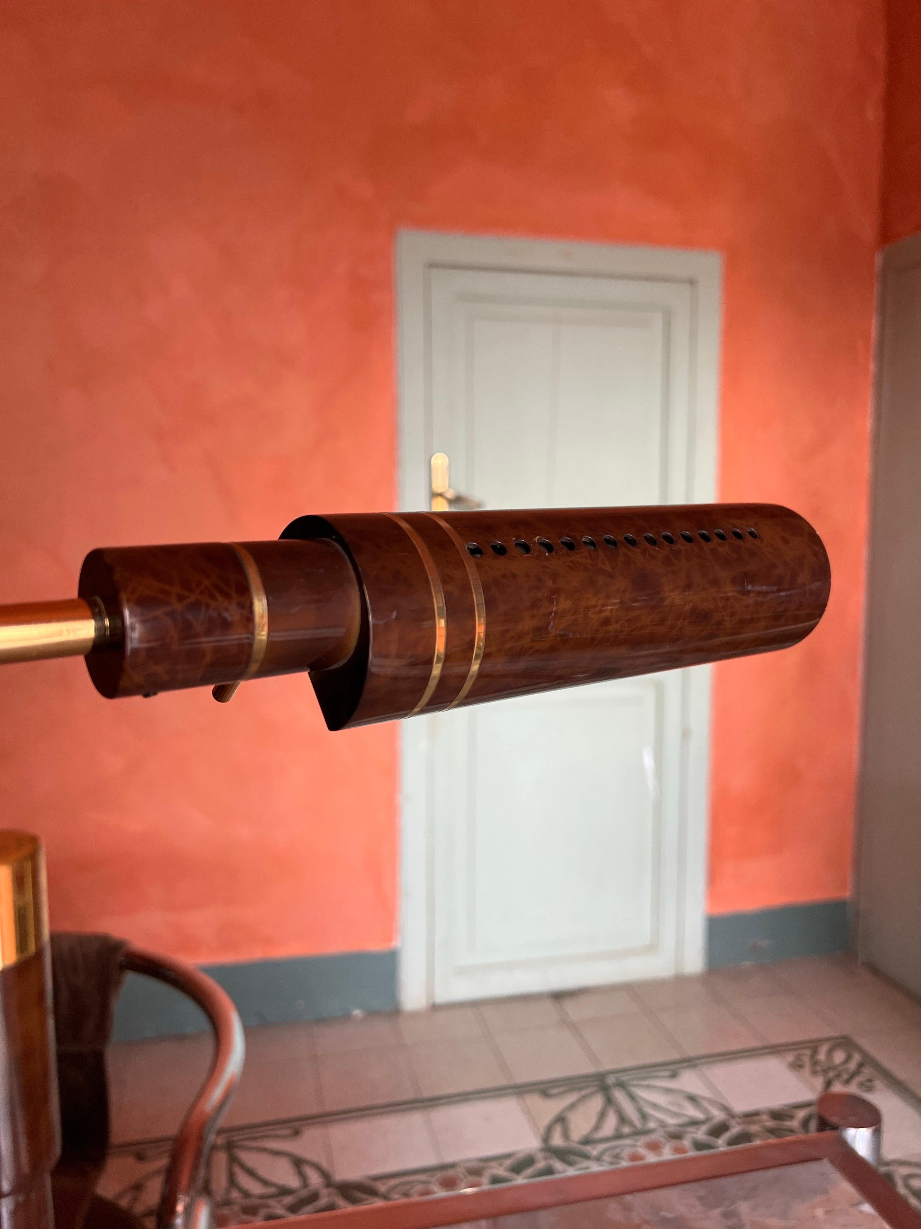 Lámpara de sobremesa o escritorio italiana de latón de Fratelli Martini, años 70 Italiano en venta