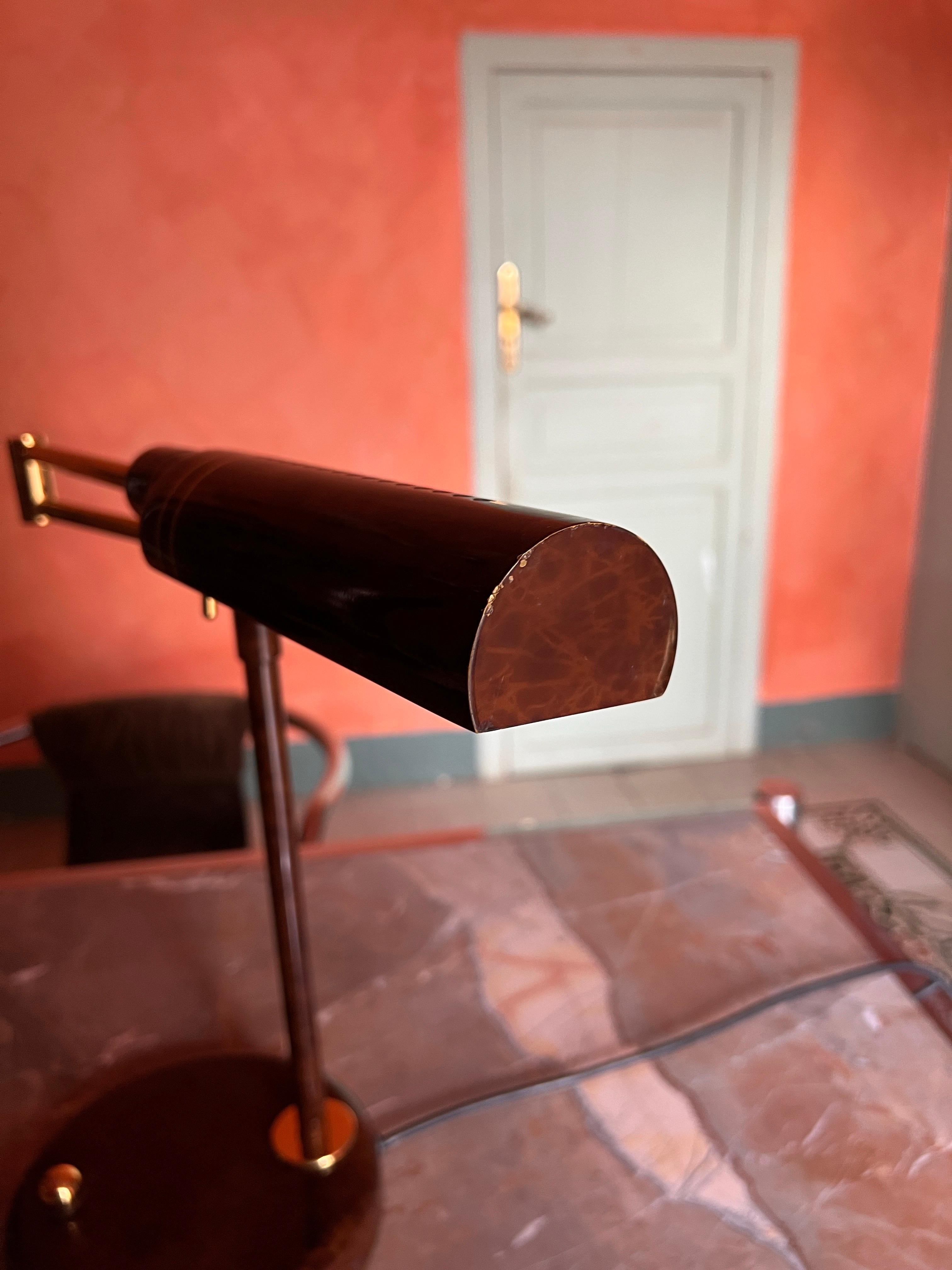 Lámpara de sobremesa o escritorio italiana de latón de Fratelli Martini, años 70 en Bastante bueno estado para la venta en Palermo, PA