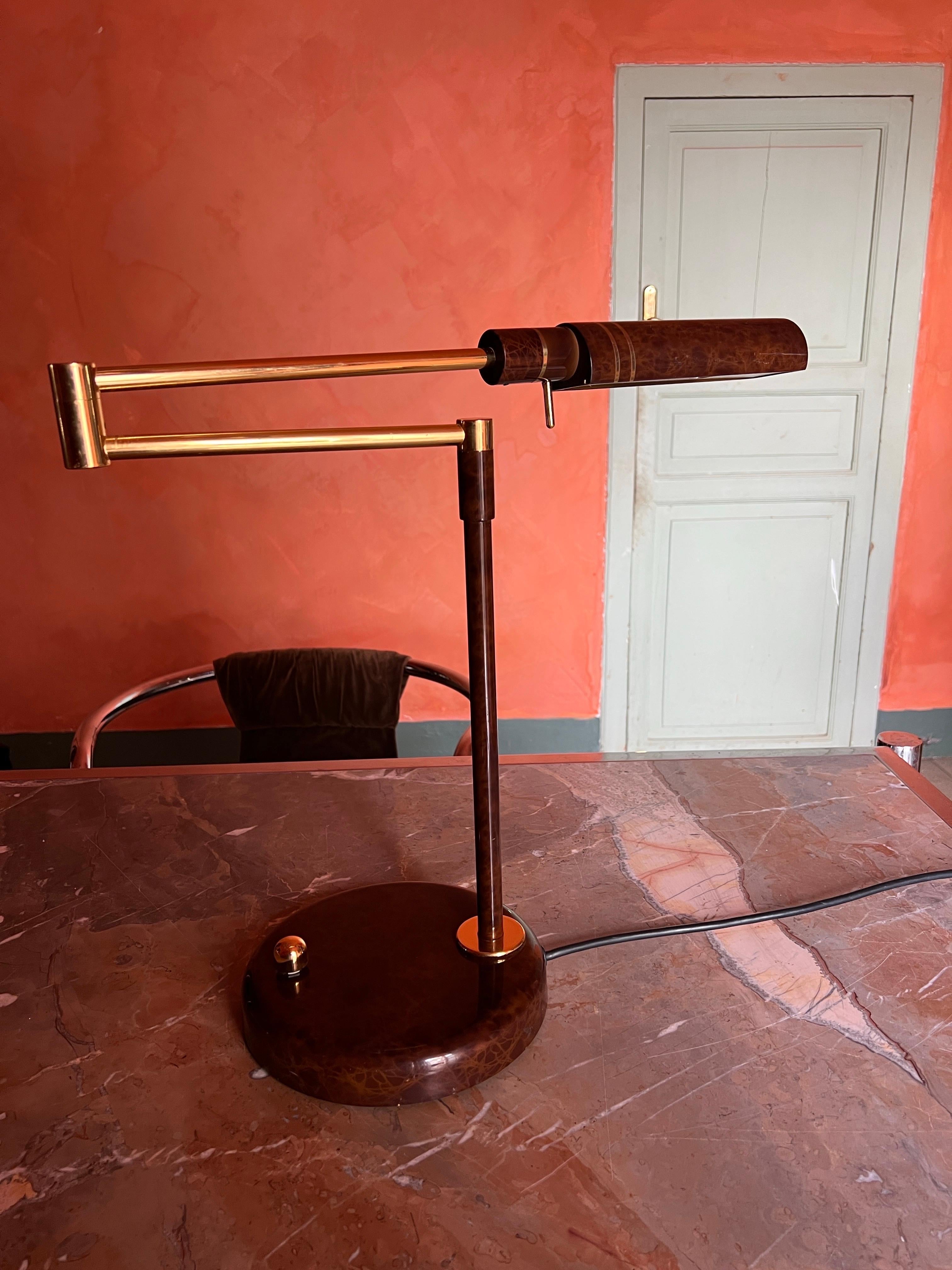 Lámpara de sobremesa o escritorio italiana de latón de Fratelli Martini, años 70 en venta 1