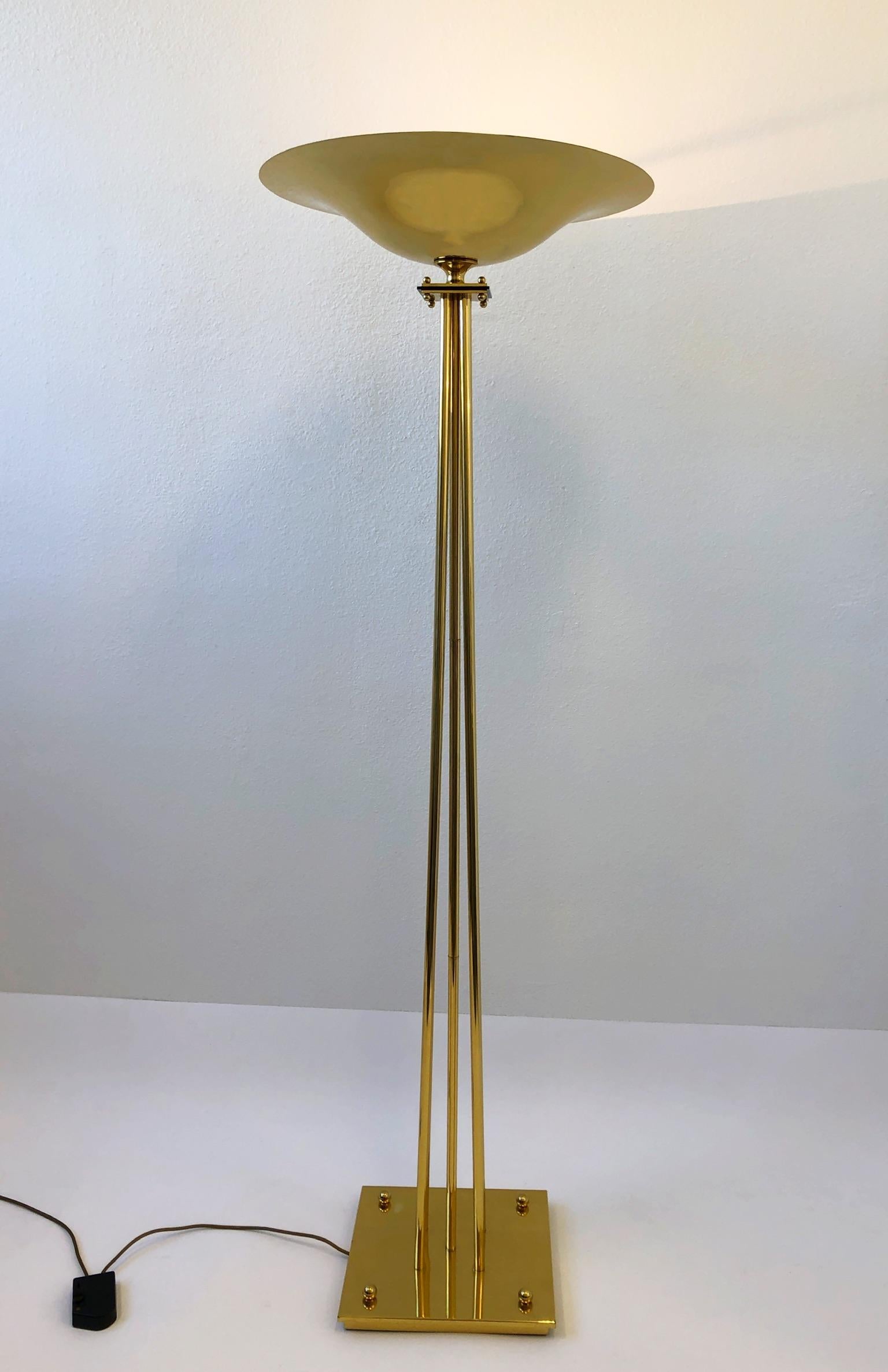 Large Italian polish brass torchier floor lamp, design by Prearo in the 1980s.
It takes a 300w halogen bulb and it has a full range in line dimmer.
Marked Prearo and made in Italy on the bottom (see detail photos).
The lamp is in original