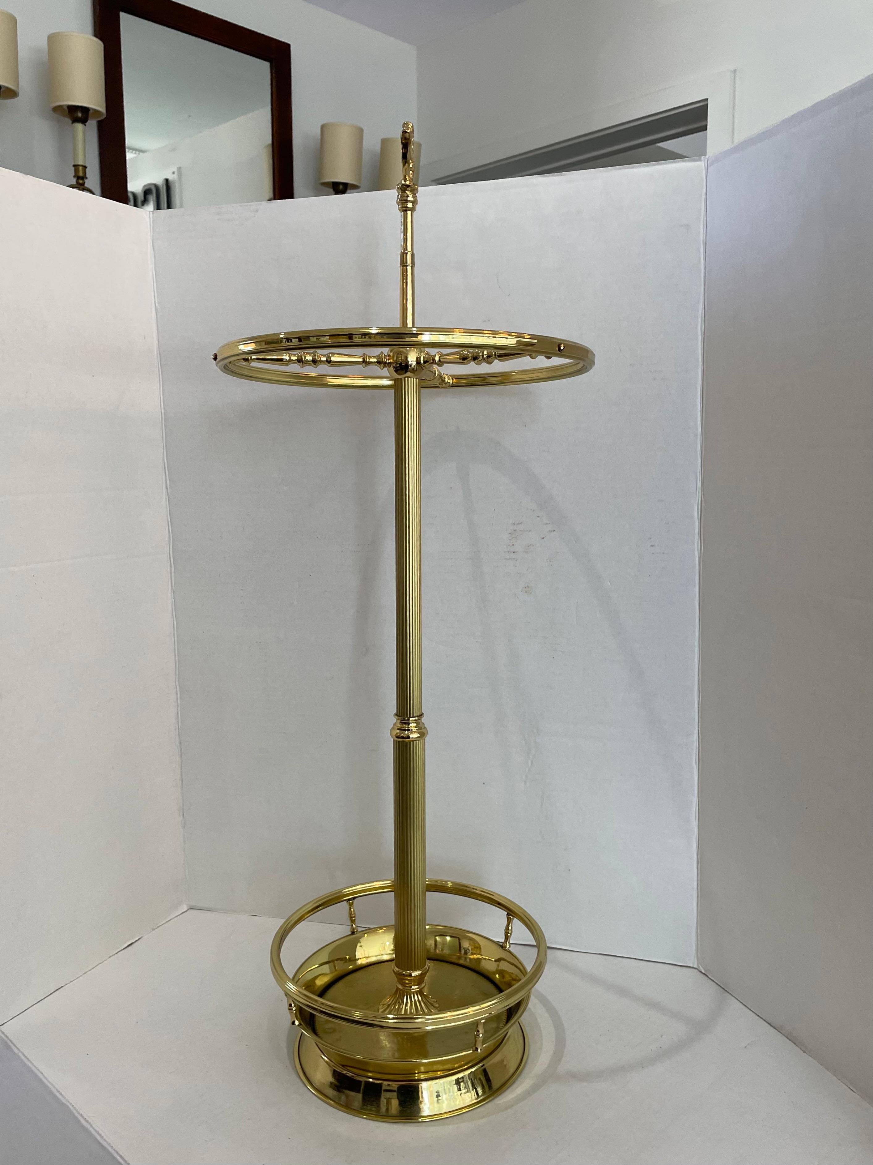 This sylish and chic Italian brass umbrella stand dates to the 1960s and it was created by F.III ORSENIGO.  

Note: The piece has been professionally polished and finished in a clear lacquer thus no tarnishing. 

Note: Polished in a high and satin