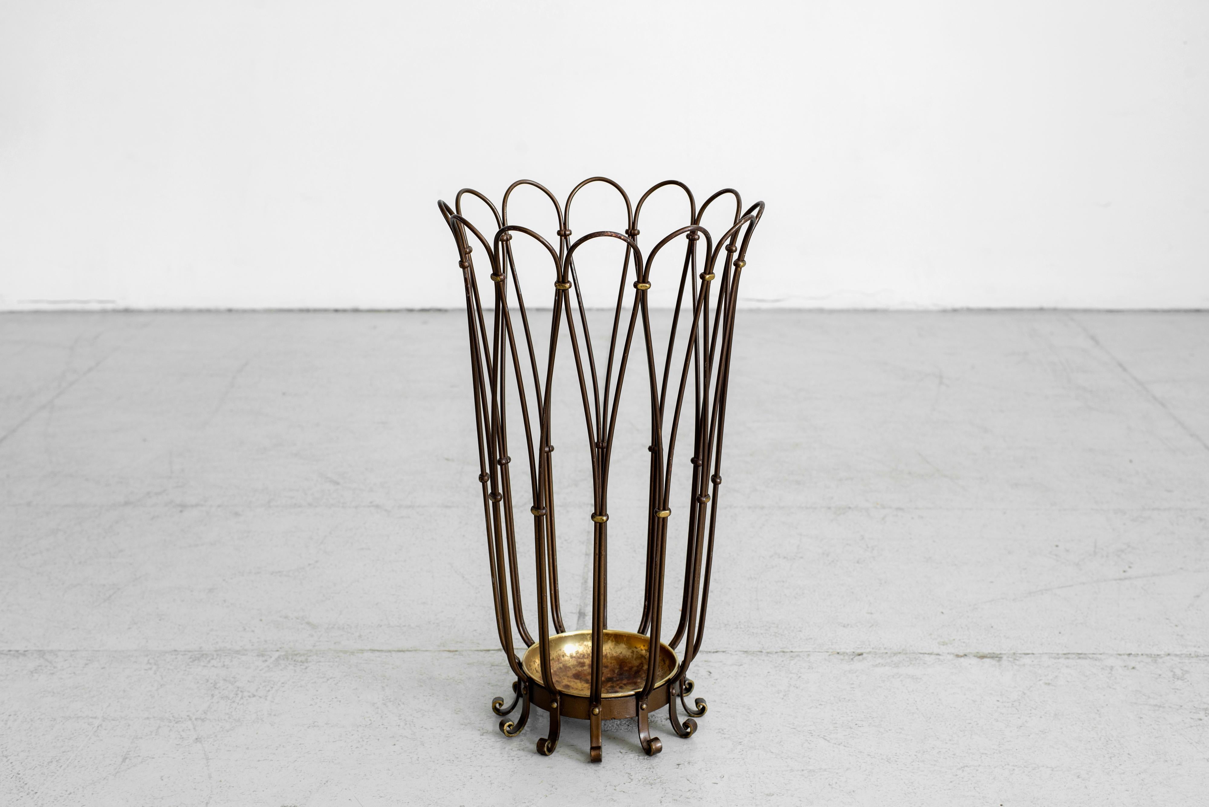 Whimsical Italian brass umbrella stand

Rod iron-plated brass.