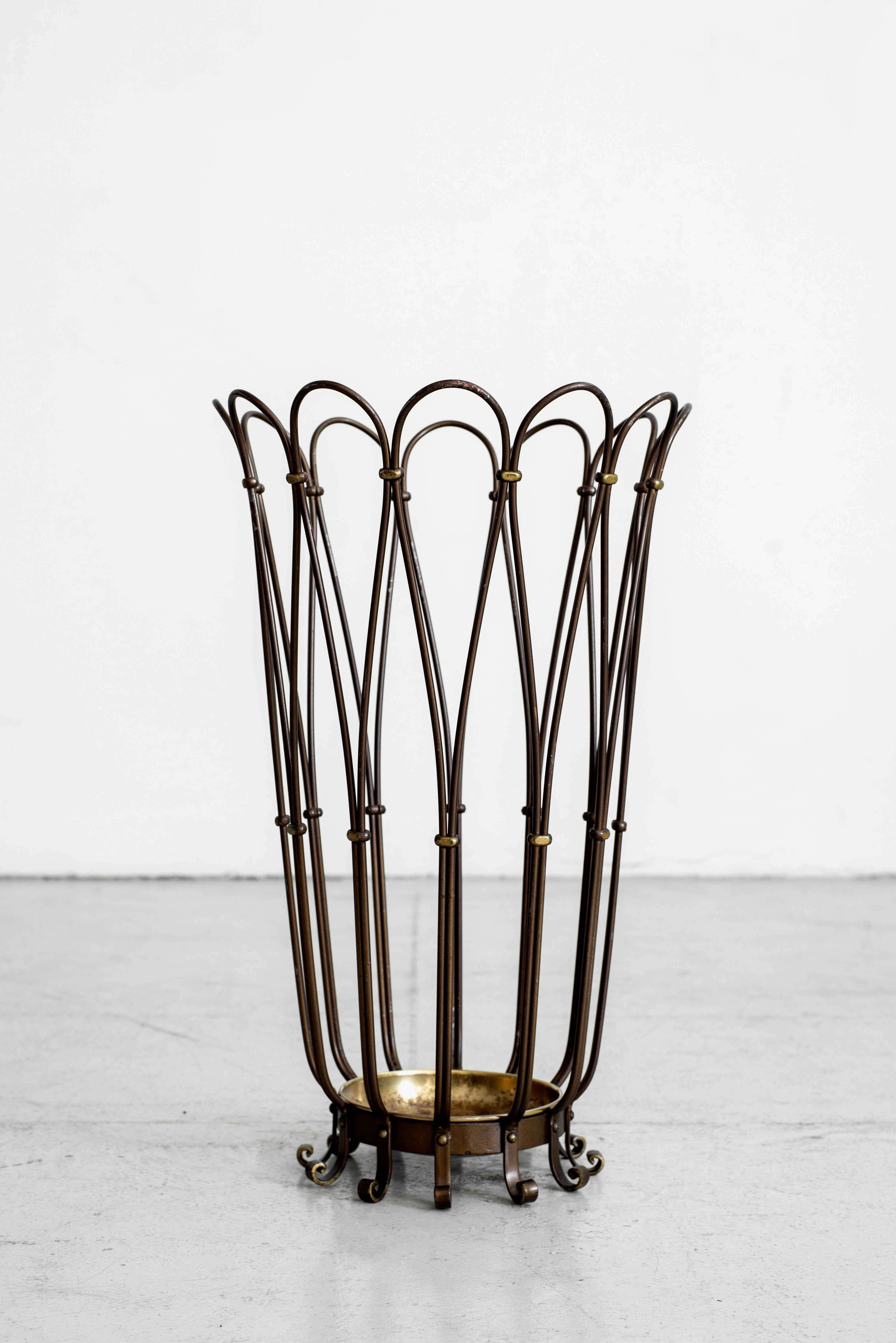 Italian Brass Umbrella Stand In Good Condition In Beverly Hills, CA