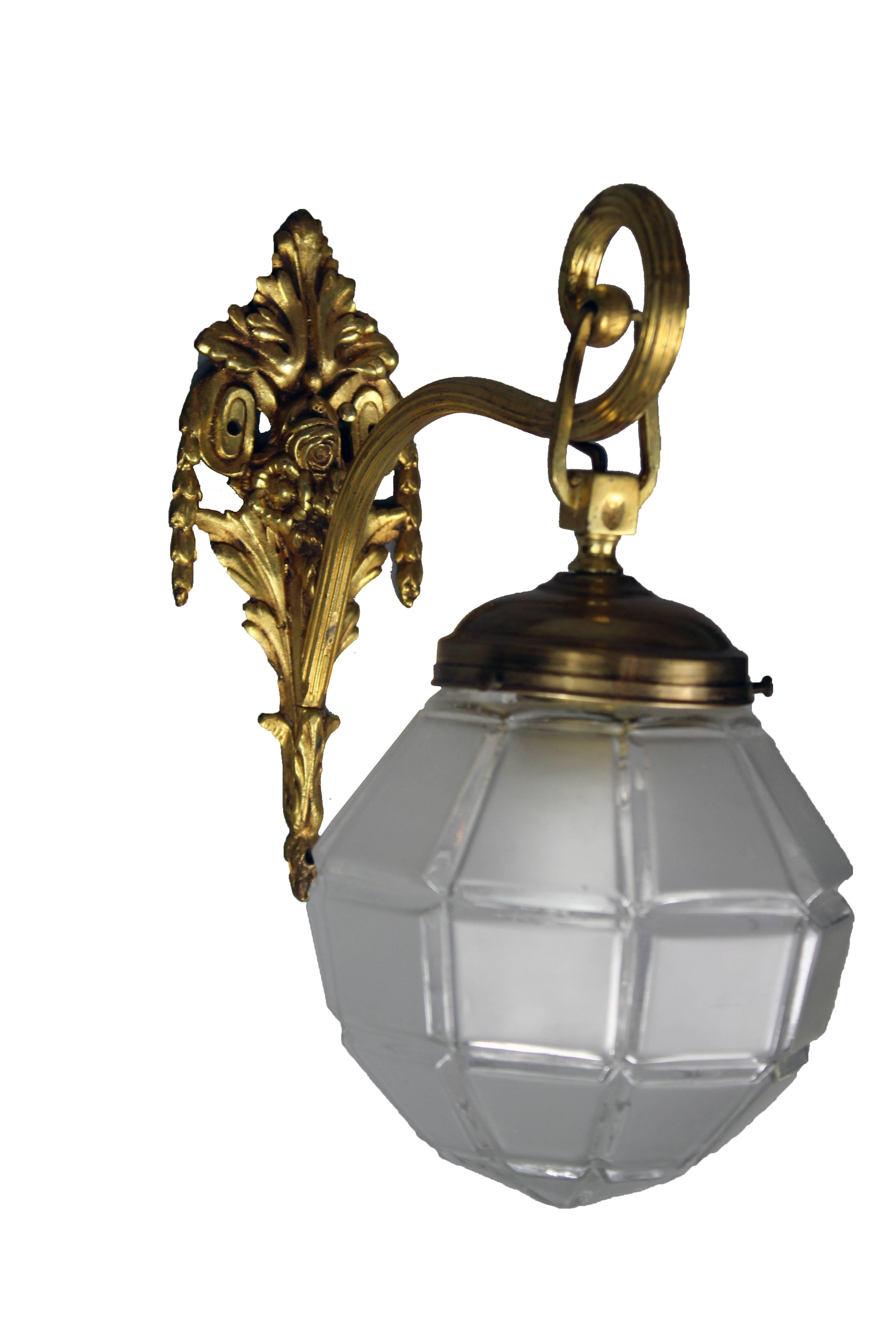 Wall light made of brass and glass, looks like a little lantern. 
Made in Italy, circa 1940. 
Good conditions.