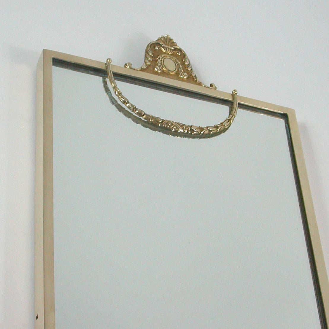 Italian Brass Wall Mirror, 1950s For Sale 4