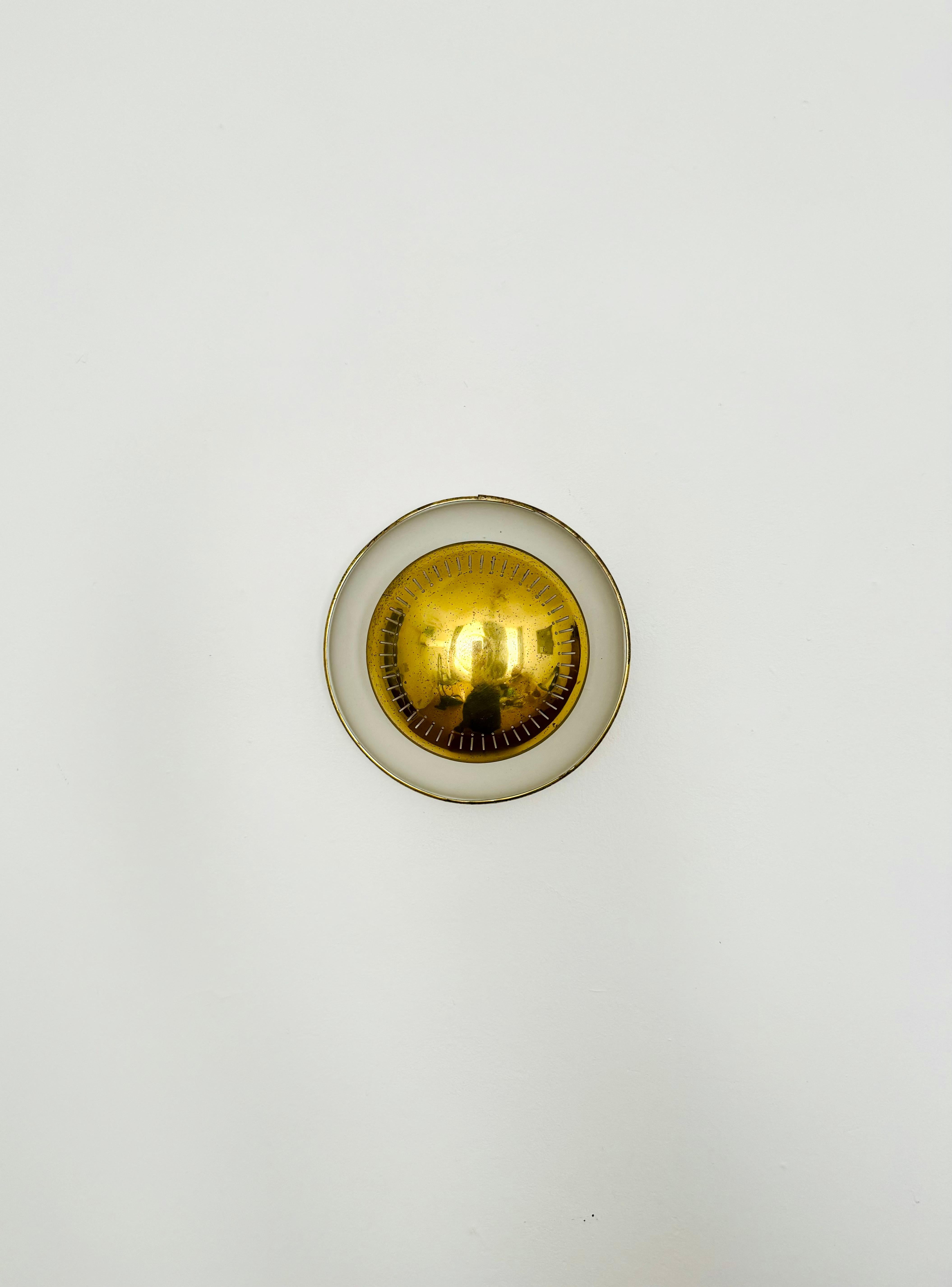 Very beautiful Italian wall or ceiling lamp from the 1950s.
Very elegant and classic shape.
It creates a wonderful lighting atmosphere.

Condition:

Very good vintage condition with slight signs of wear and tear due to age.
The metal parts have a
