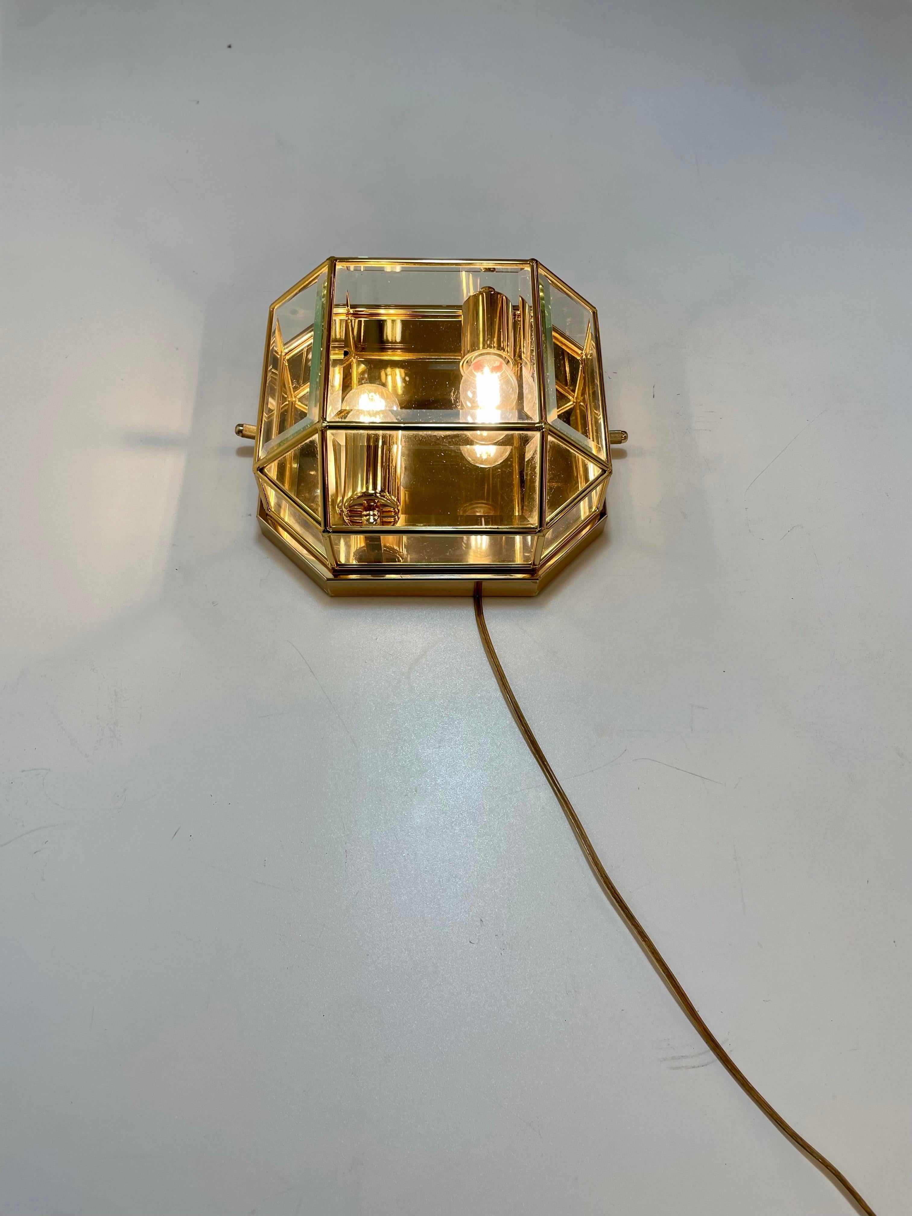 Italian Brass Wall Sconce, 1980s In Good Condition For Sale In Brussel, BE