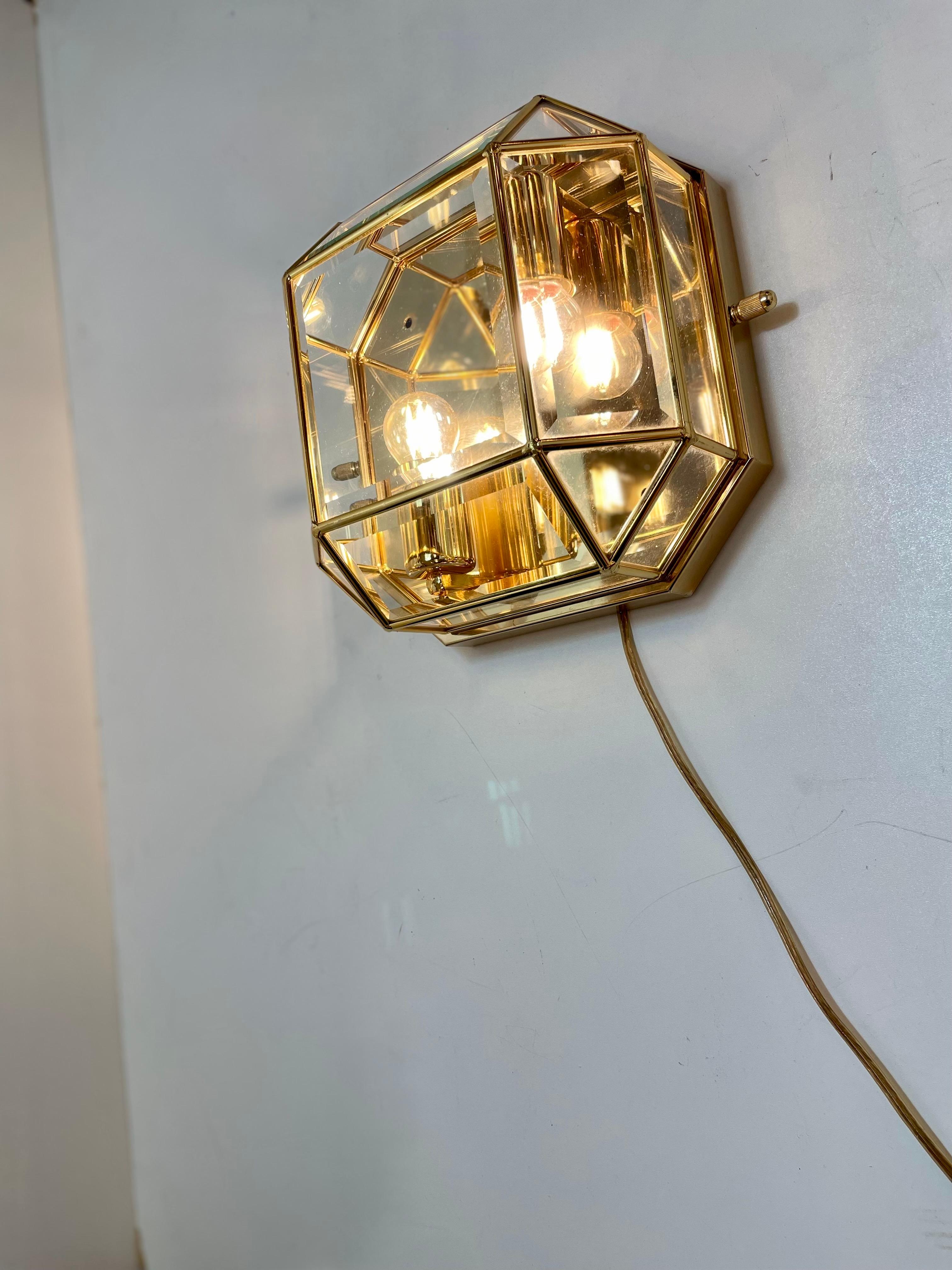 Italian Brass Wall Sconce, 1980s For Sale 1