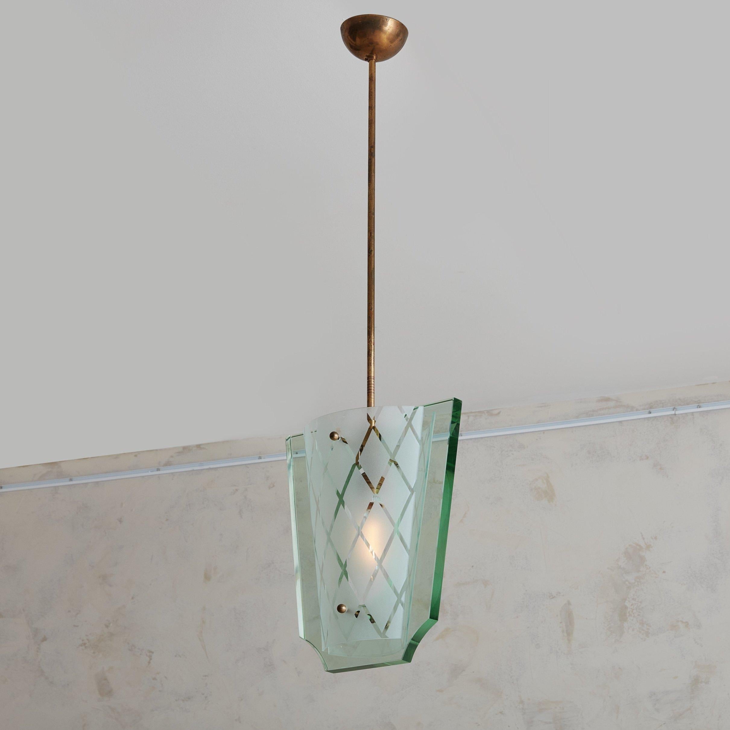 Italian Brass+Glass Pendant Light by Pietro Chiesa for Fontana Arte, Italy 1950s In Good Condition For Sale In Chicago, IL