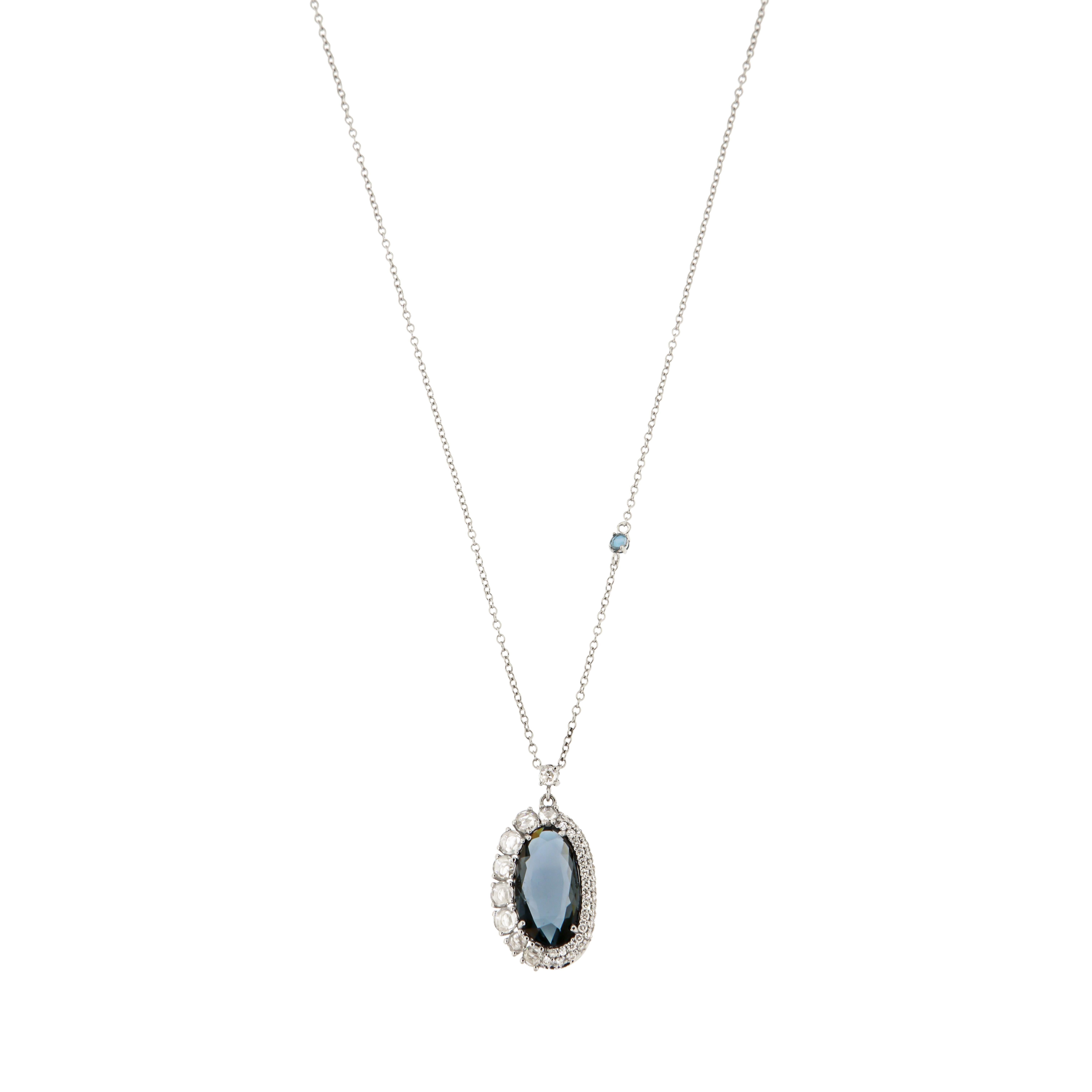 Taille coussin antique Bague italienne en or blanc 18k London Blue Topaz Diamonds pour elle, à couper le souffle en vente